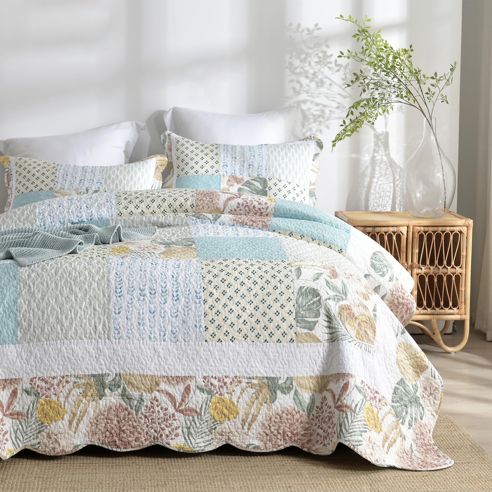 Travan Cotton Quilt Set with Real Patchwork Cute Garden Patchwork Bedding Set, Leisure Holiday, Queen Size