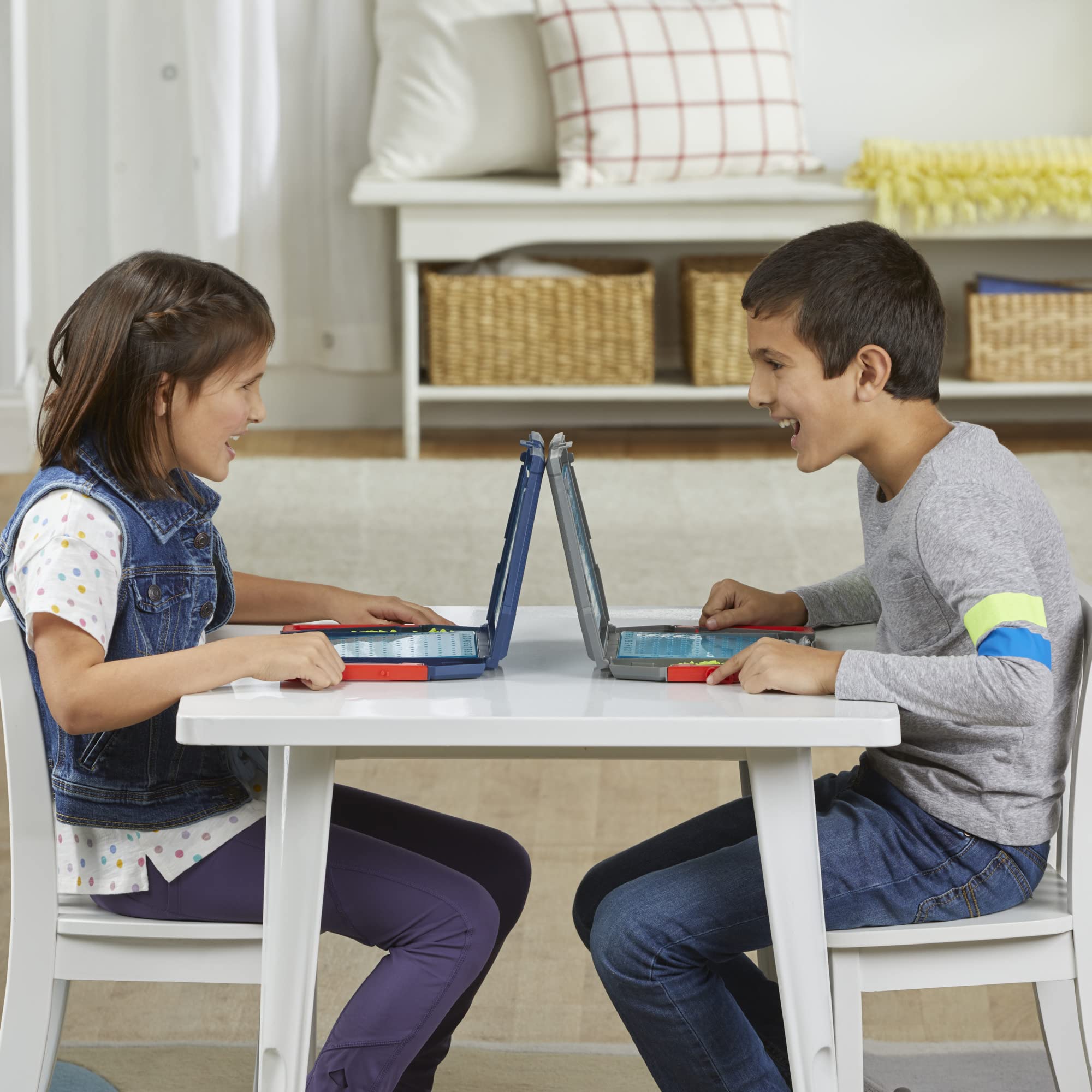 Hasbro Gaming Gioco da tavolo classico affondare la flotta, gioco di strategia da 7 anni, divertente gioco per bambini per 2 giocatori