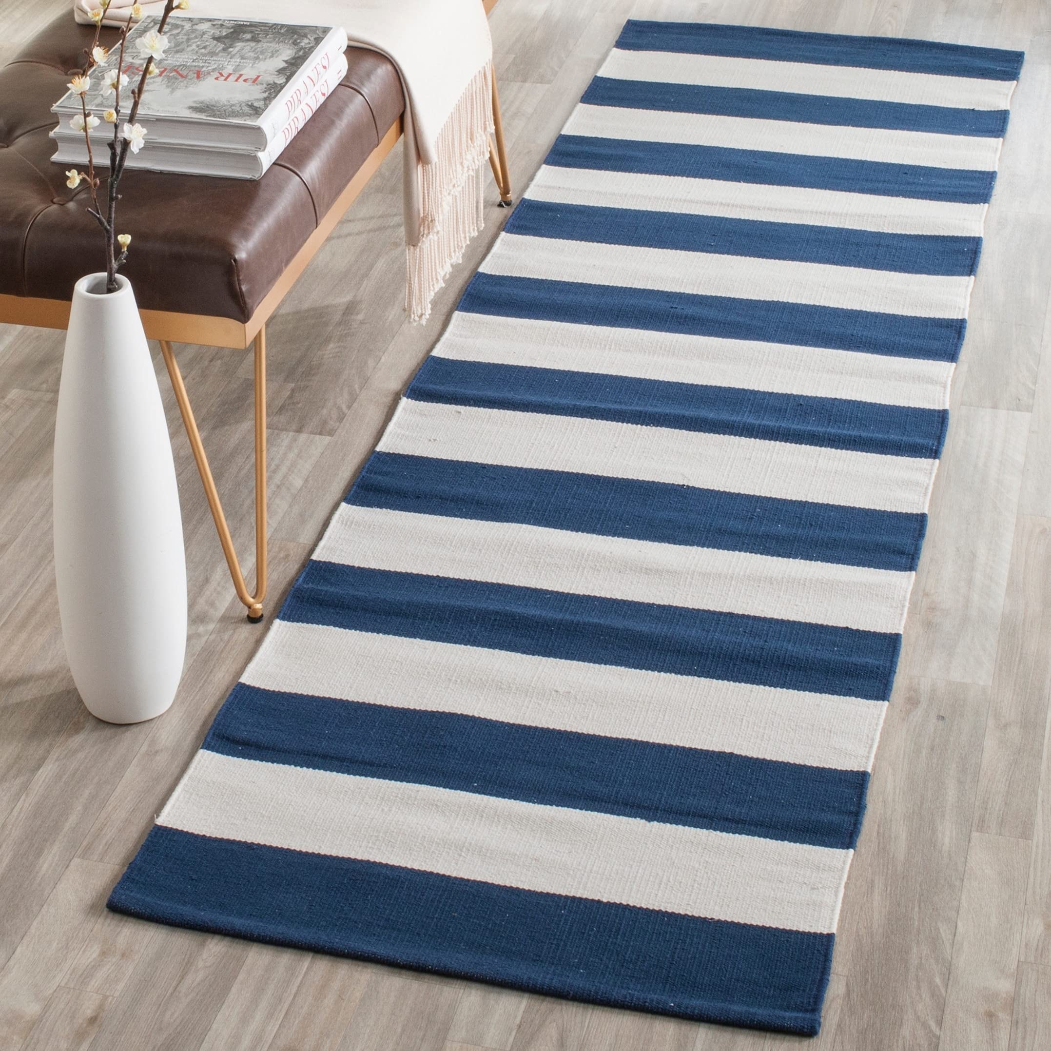 SAFAVIEH Montauk Collection Runner Rug - 2'3