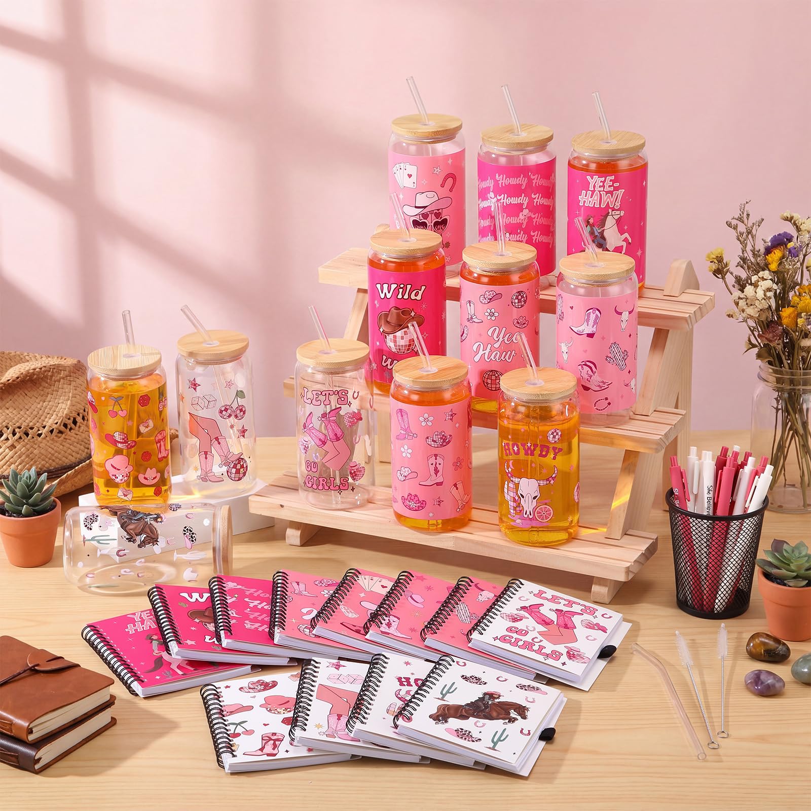 Skylety Set da 36 bicchieri di vetro con coperchio, cannucce a spirale, quaderni a spirale, ideali come regalo per ringraziamenti per essere fantastici, 12 pezzi (cowboy rosa)