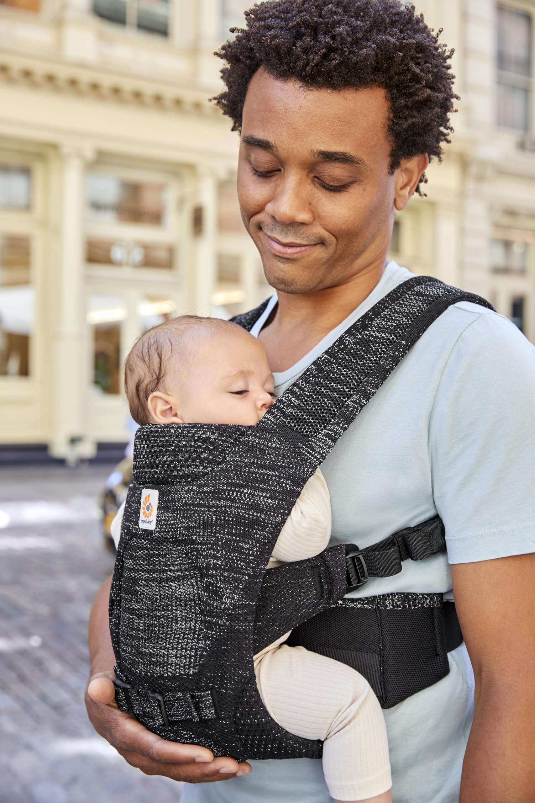 Ergobaby Aerloom Babytrage für Neugeborene bis zum Kleinkind, 3-Positionen Ergonomische Babybauchtrage Rückentrage Baby-Tragetasche aus Formaknit Material (Onyx)