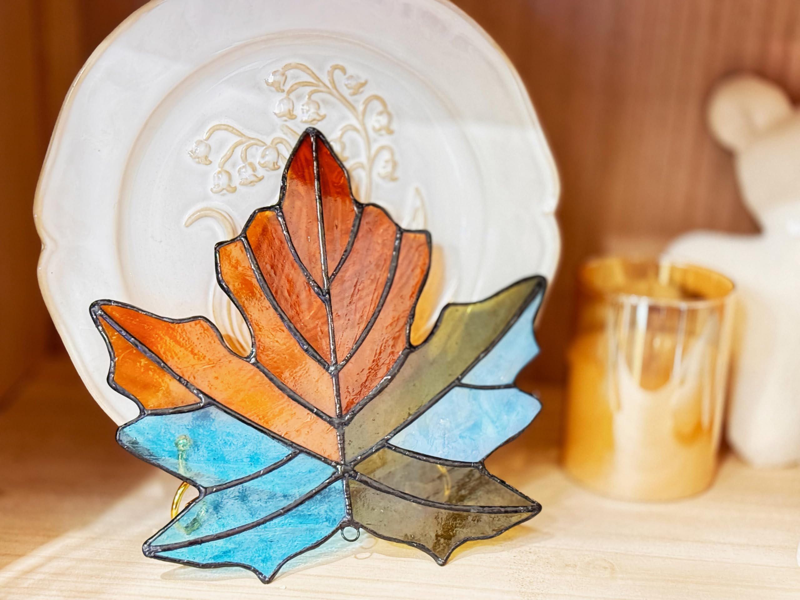 Blätter Buntglas-Fenster zum Aufhängen für Fenster mit Metallkette, Sonnenfänger, bunte Blätter, Ornament, Glas, Geschenk für Naturpflanzenliebhaber (Ahornblatt)