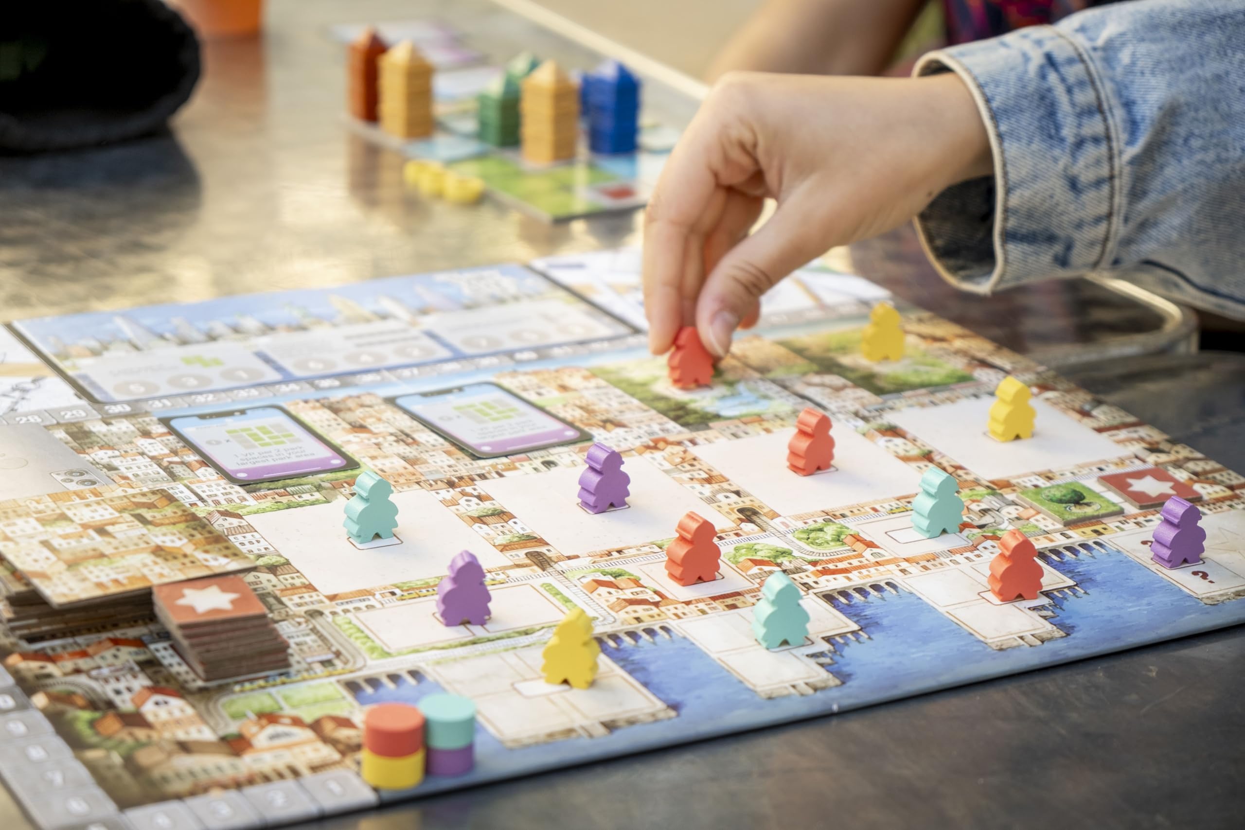 DEVIR - Città- Azione e risorse Gioco di costruzione della città - Giochi da tavolo competitivi e strategici per adulti e bambini - da 2 a 4 giocatori, per bambini dai 10 anni in su