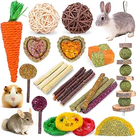 VESPRO Brinquedos de coelho para coelhos, hamster, porquinho-da-índia, palitos naturais de feno Timothy para mastigar guloseimas e bolas para coelho, chinchila, porquinho-da-índia, hamster, cuidados