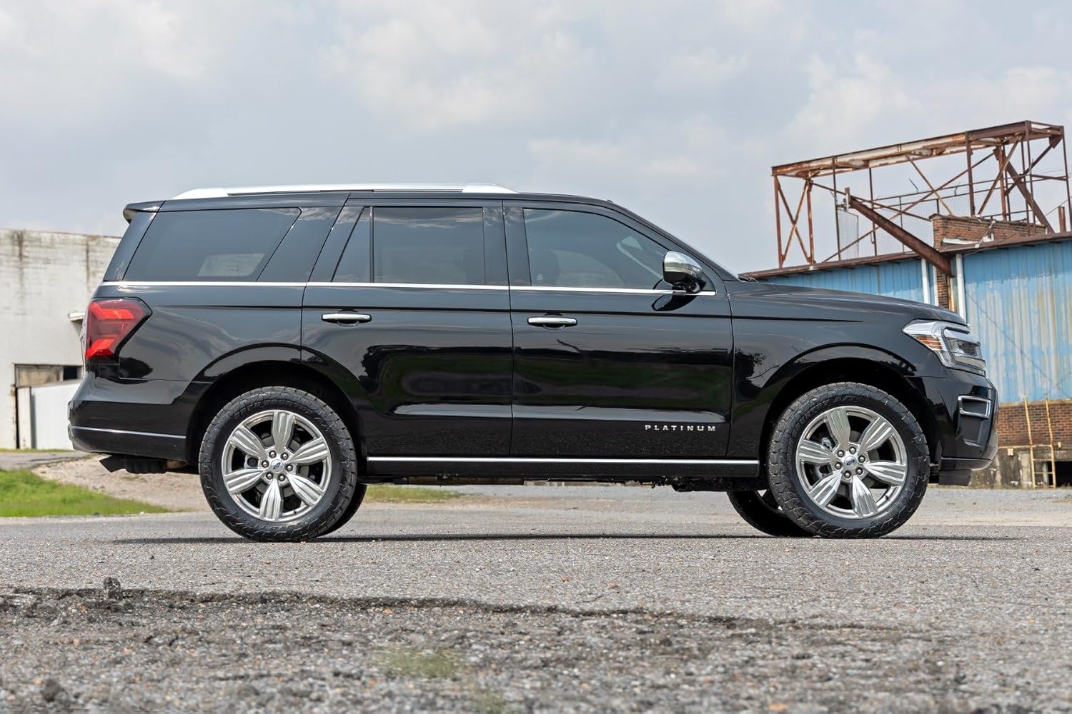 Rough Country 2" Lift Kit with Aluminum Strut Spacers for Ford Expedition 4WD (2018–2024) w/CCD System