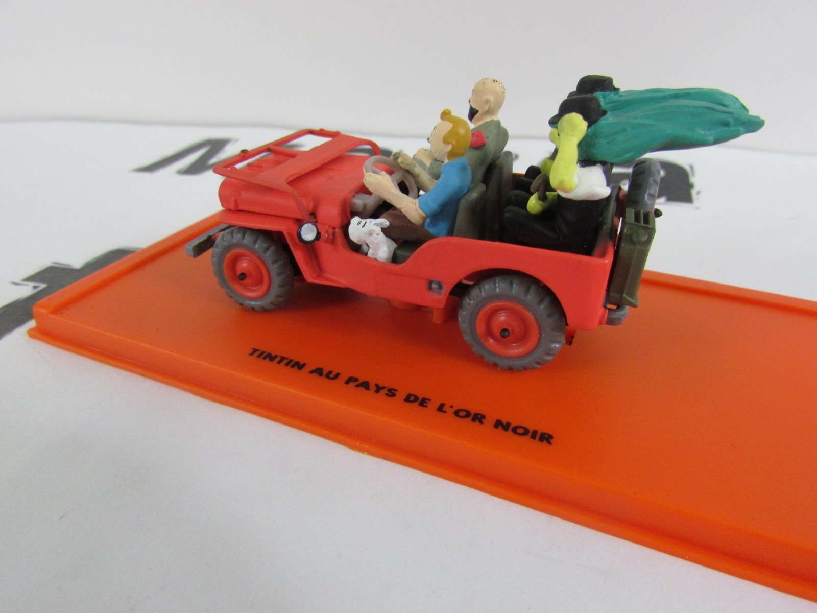 La Jeep willys MB 1943 1/43 TINTIN au pays de l'or noir par hergé