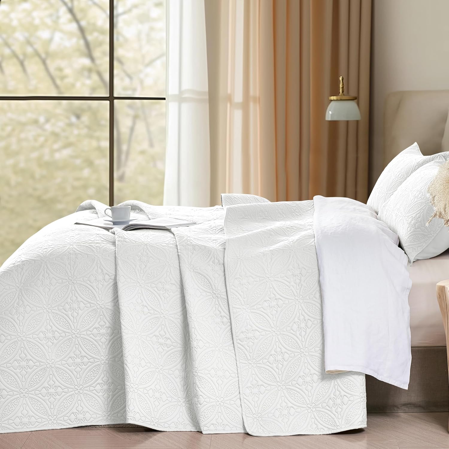 WURUIBO Twin Quilt Set White, Microfiber Lightweight Bedspreads, Ultrasonic Embossed Solid Coverlet, Thin Bedding Set for All Season, Soft Breathable Bed Cover(1 Quilt, 1 Pillow Sham)
