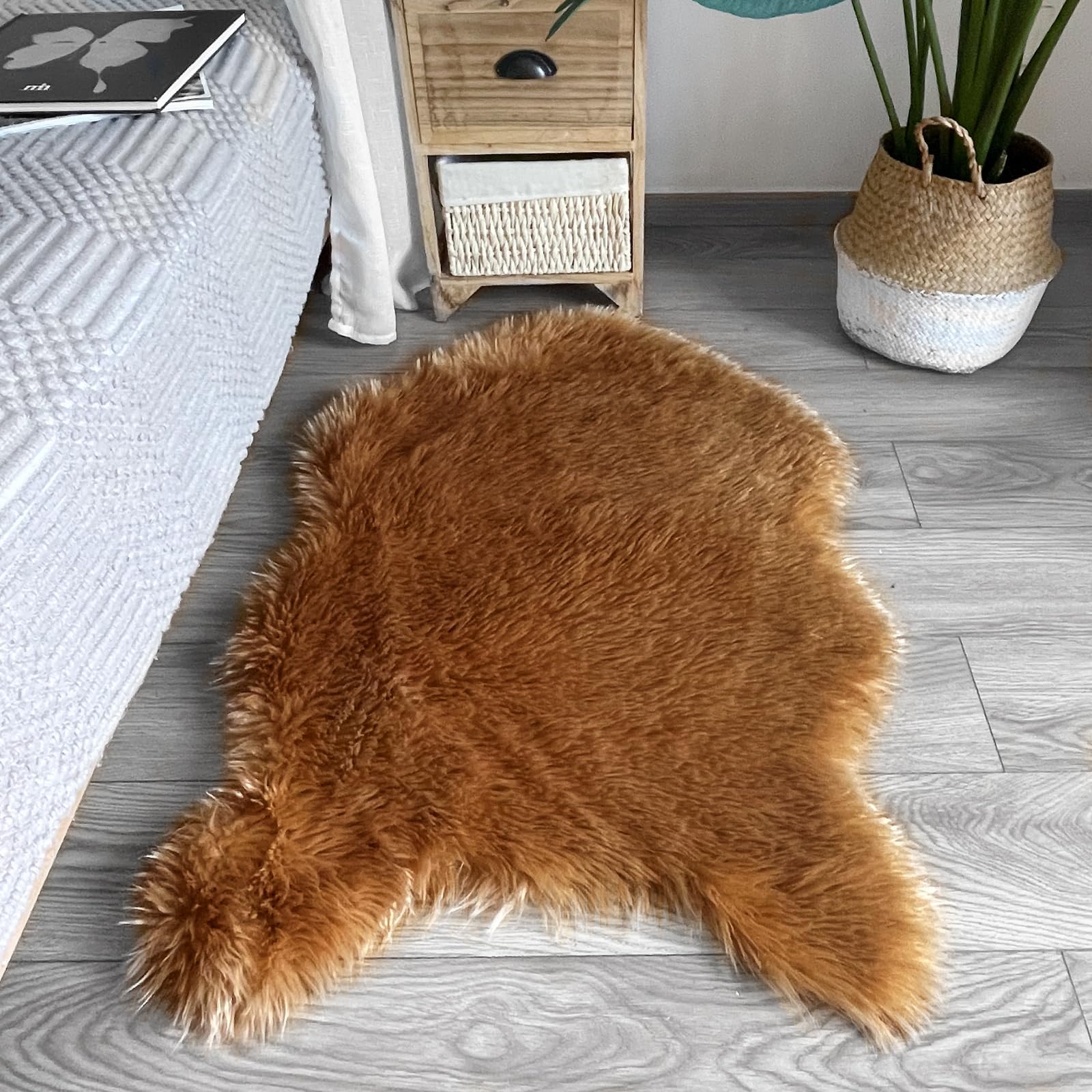 Soft Faux Fur Rug Sofa Mat Chair Rug 60x90cm, Couch Cover Area Rug, Shaggy Home Decor Carpet Pelt Rug for Living Room Bedroom,Dogs Mat (Brown)