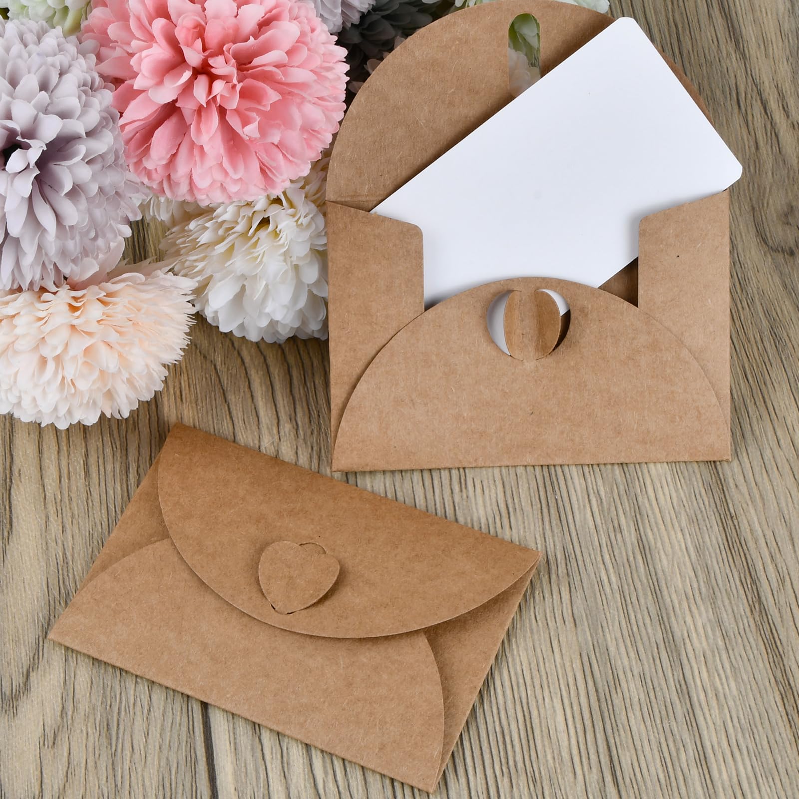 50 Pièces Mini Enveloppes Avec Fermeture Coeur Pour Cartes Avec 50 Cartes Vierges, Mini Enveloppe et Carte Vintage, pour Festival, Thanksgiving Noel Mariage Saint Valentin Anniversaire(10.3 X 7 Cm