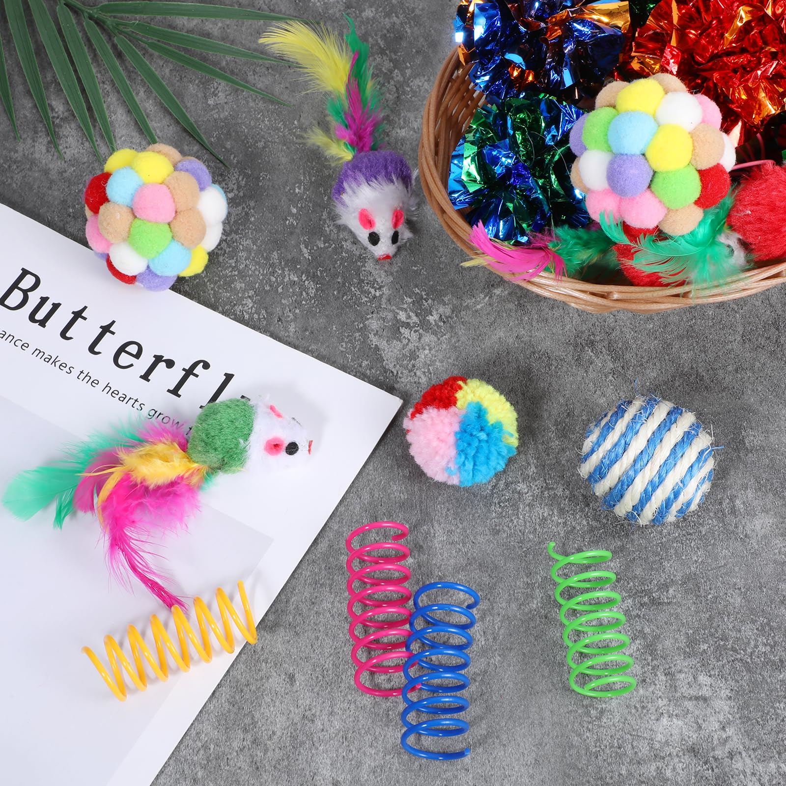 Lot de 150 jouets pour chat en vrac assortis - Jouet pour chat avec souris - Balles en sisal - Balles de tennis de table en peluche - Balles en peluche - Balles froissées