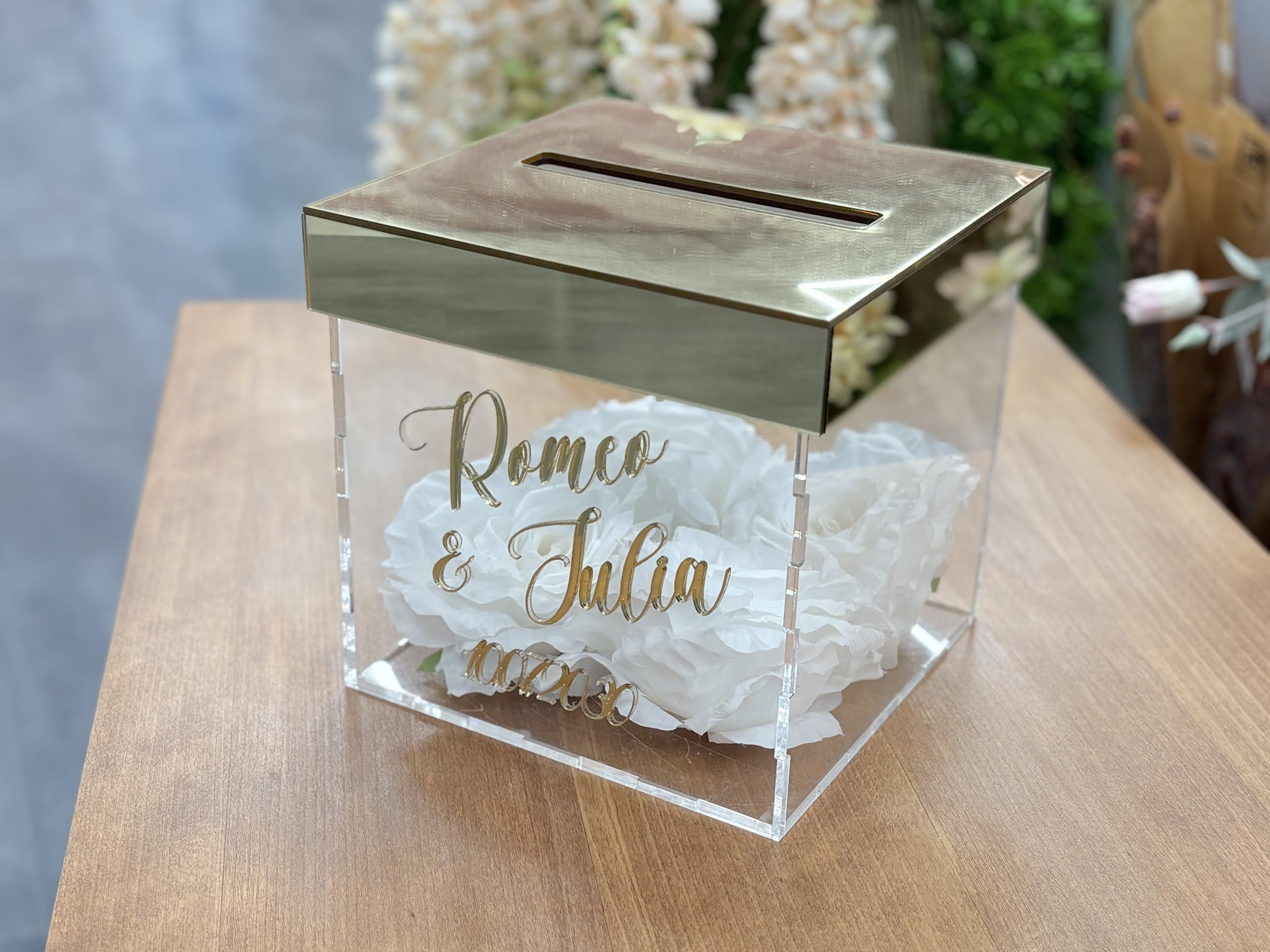Happenings Urne de mariage personnalisée en verre acrylique miroir doré, ornée de roses blanches – boîte à enveloppes élégante avec prénoms et date – décoration chic pour mariage