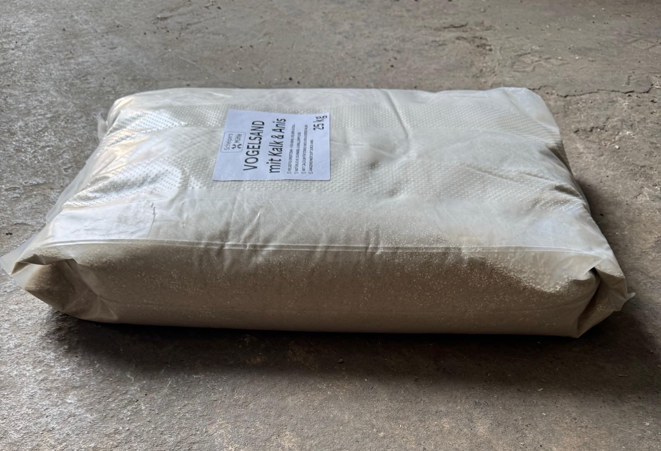 Vogelsand mit Kalk & Anis 25 kg – Badesand für Kanarienvögel, Wellensittiche, Papagein & Hühner - natürliches, geruchsbindendes Einstreu, mit Muschelgrit zur Schnabel- & Krallenpflege