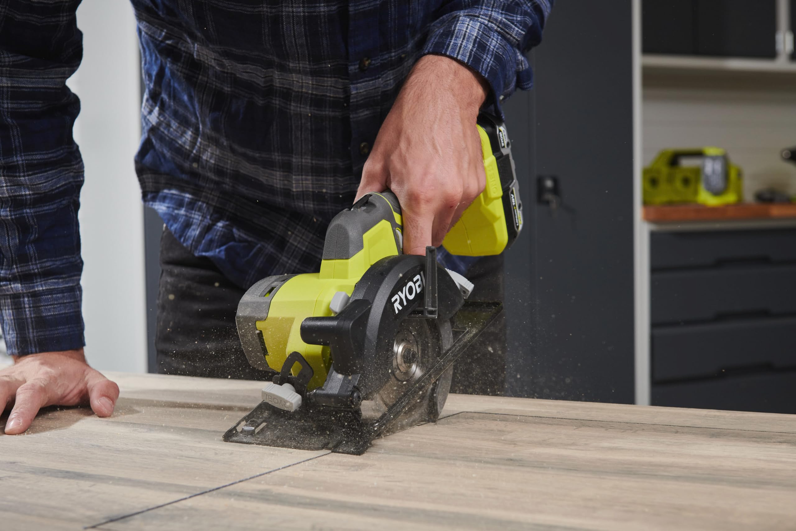 RYOBI Scie circulaire portative sans fil ONE+ 18 V, diamètre de lame de 115 mm, sans batterie ni chargeur