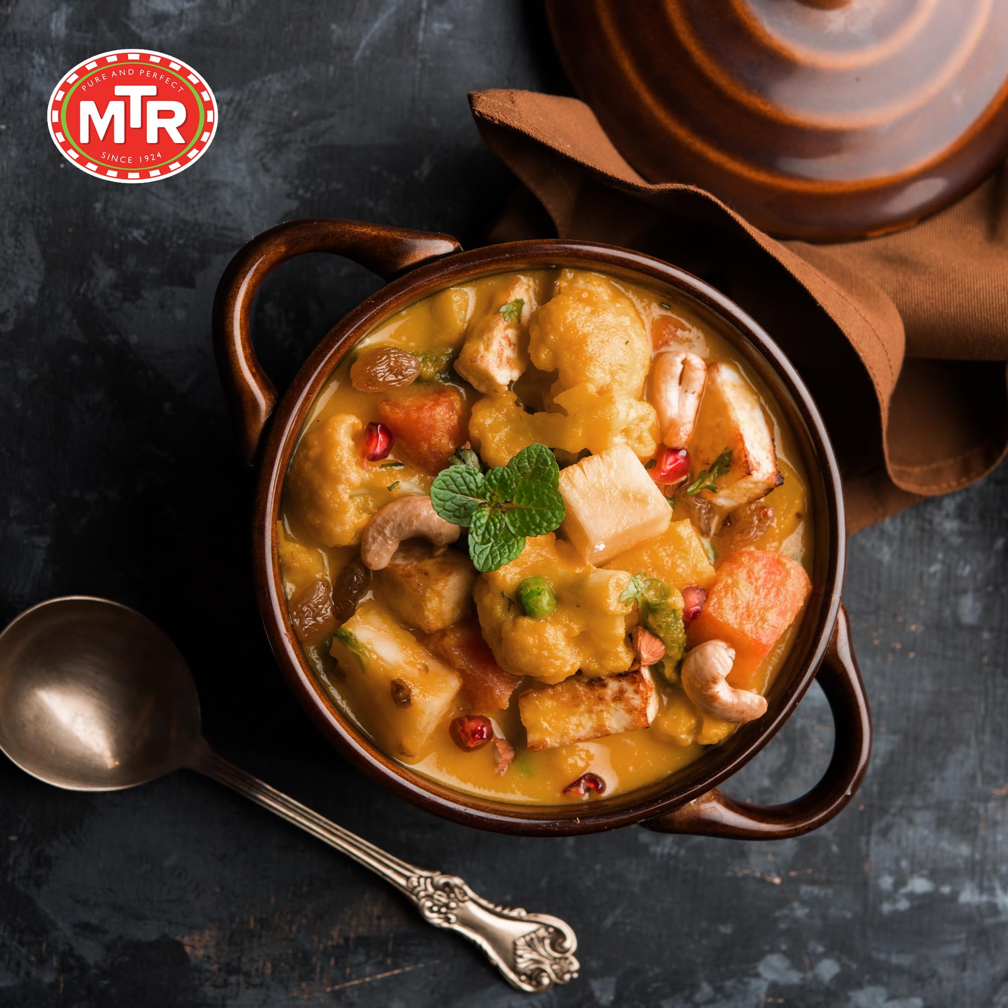 MTR - Minute Meals: Navratan Kurma - Vegetables in Mildly Spiced & Sweetened Gravy - Tasty Indian Meal with No Added Preservatives - Suitable for Vegetarians, Ready in Minutes! (Pack of 6)