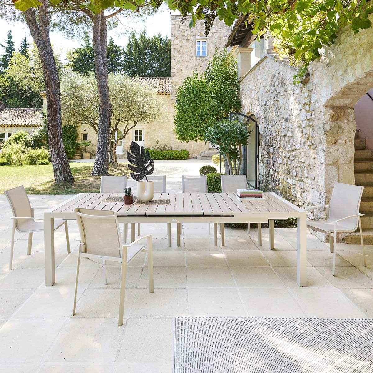 Hespéride - Table de Jardin Extensible Evasion Argile - 10 Places - Aluminium Traité Epoxy Antirouille - Meuble d'Extérieur à Rallonge Automatique