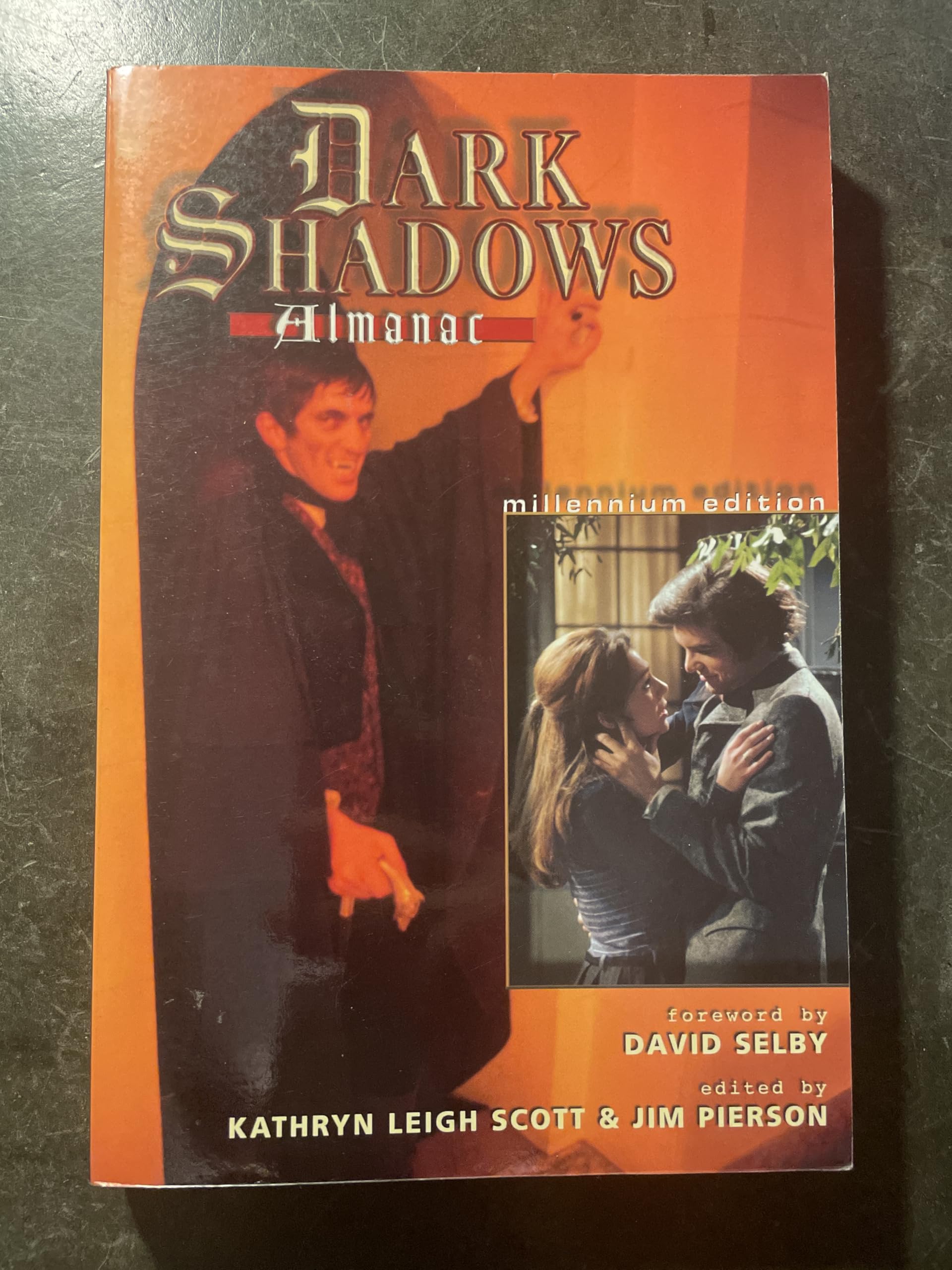 Dark Shadows Almanac Millennium nostalgie et souvenirs de la série