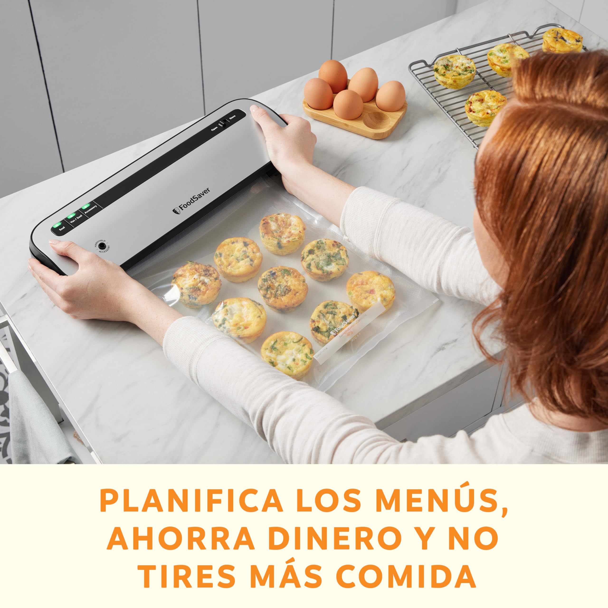 FoodSaver Envasadora al vacío | Mantiene el alimento fresco hasta 5 veces más*|Ahorra un 50% más espacio** | 1 rollo (28cm x 2,43m), 2 bolsas de sellado (0,94L), 2 bolsas con cierre (0,94L) | VS1290X