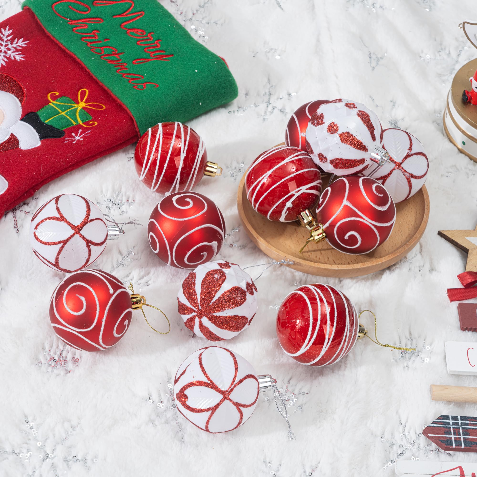 Juego de 100 adornos de bolas de Navidad, decoraciones de Navidad inastillables con paquete de regalo de mano para árbol de Navidad, vacaciones, boda, vacaciones, decoración de fiesta (rojo y blanco)