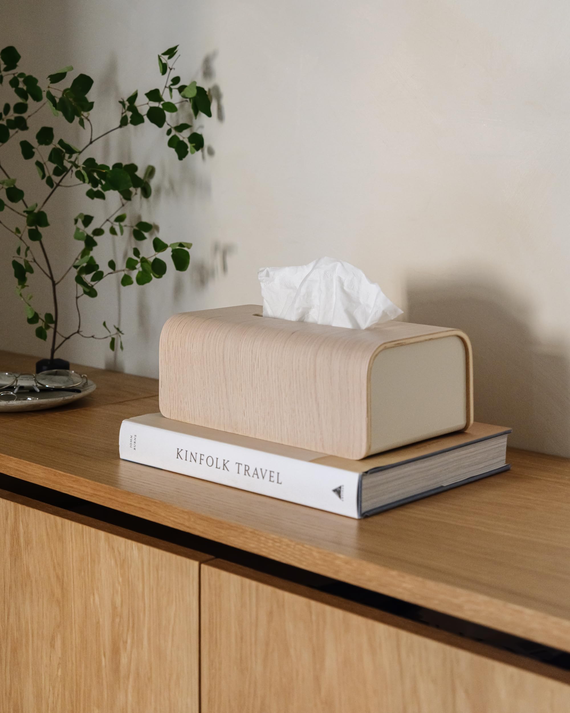 Kazai. Porta Fazzoletti 'Toke' | Impiallacciatura in Legno Massello, certificato FSC | Scatola Porta Fazzoletti Sostenibile in Design Scandinavo | Quercia, bianco