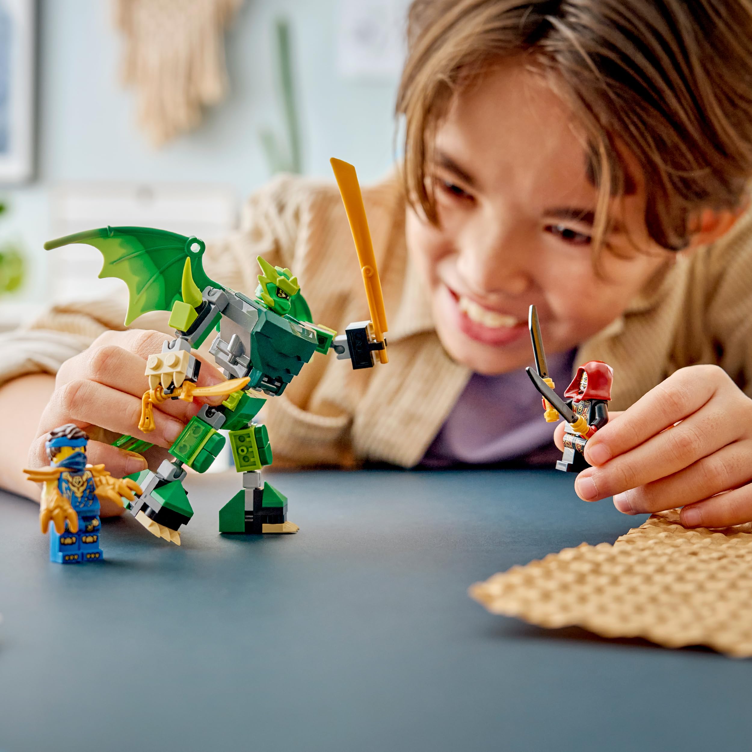 LEGO NINJAGO Smoczy mech Lloyda — zestaw bitewny, zabawka konstrukcyjna, klocki dla chłopca lub dziewczynki, ruchoma figurka mecha i trzy minifigurki ninja, prezent dla dziecka od 6 lat 71862