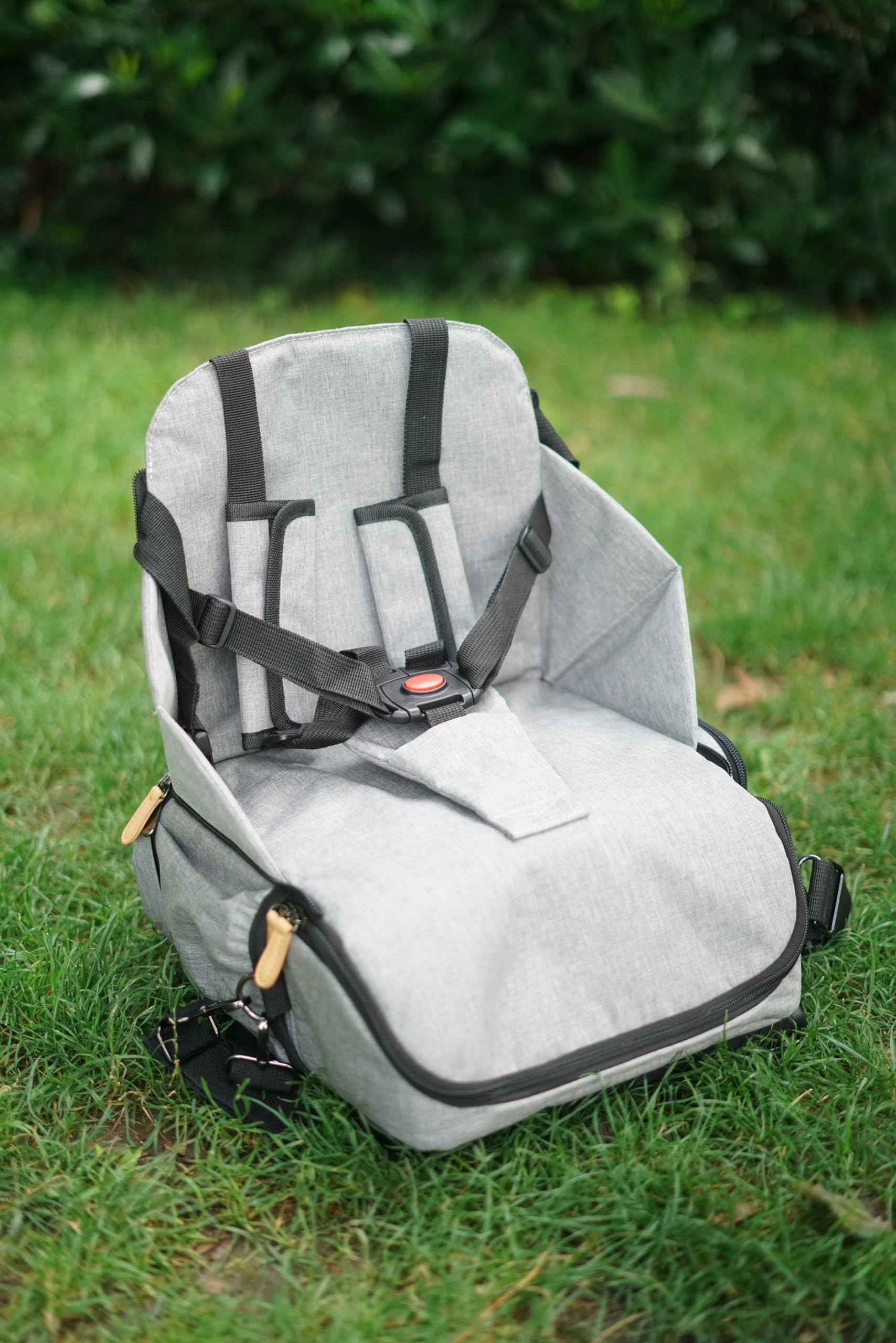dBb Remond Rehausseur Chaise Bébé Nomade Pliable Avec Sac Transport - Chaise Portable Universelle - Repas Enfant 6 Mois À 3 Ans - Harnais 5 Points Sécurisés - Rangements Astucieux - Coloris Gris