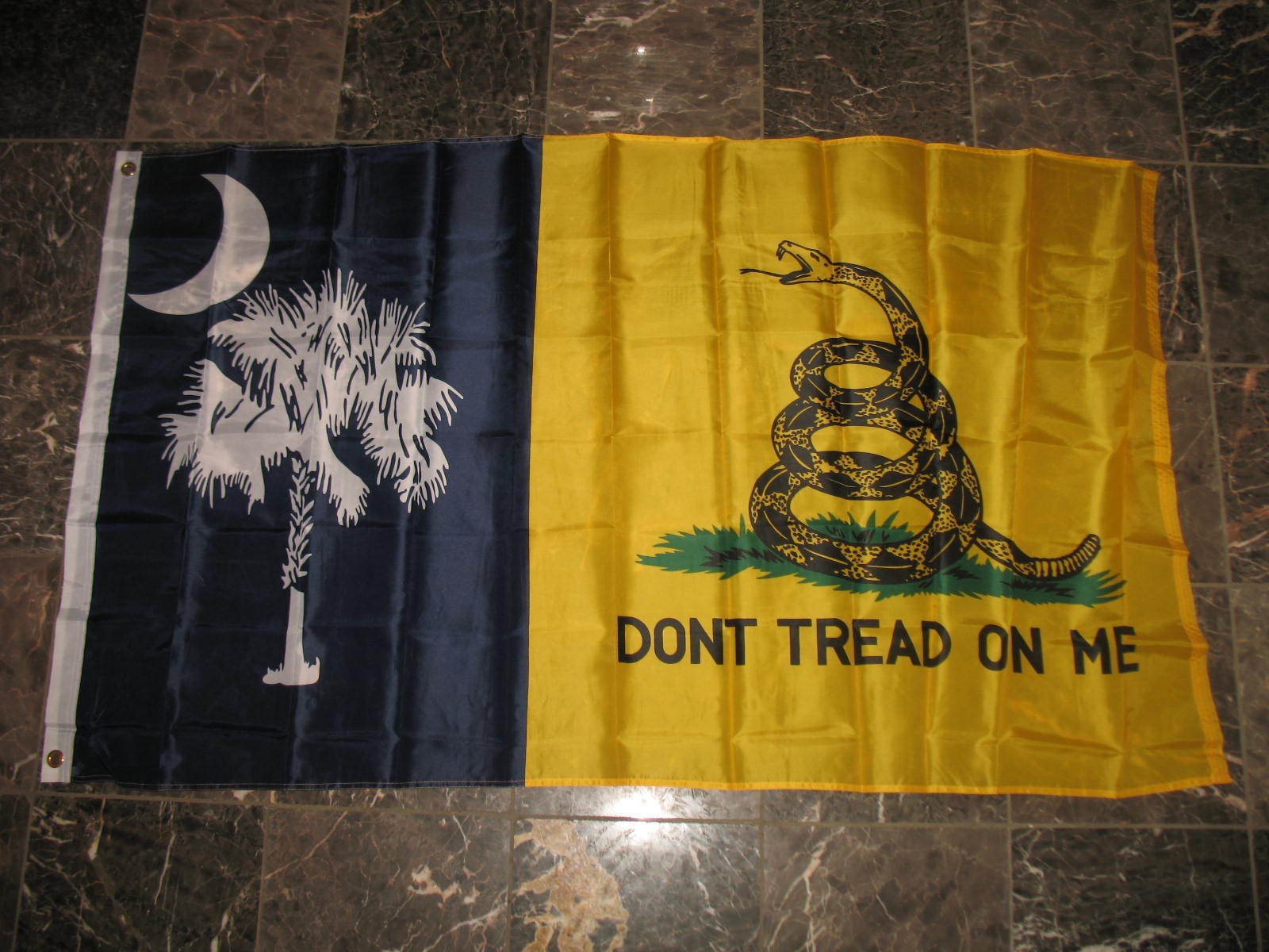 Bandera Anley Don't Tread On Me, Poliéster, 4 X 6 Pies | Meses Sin Interés