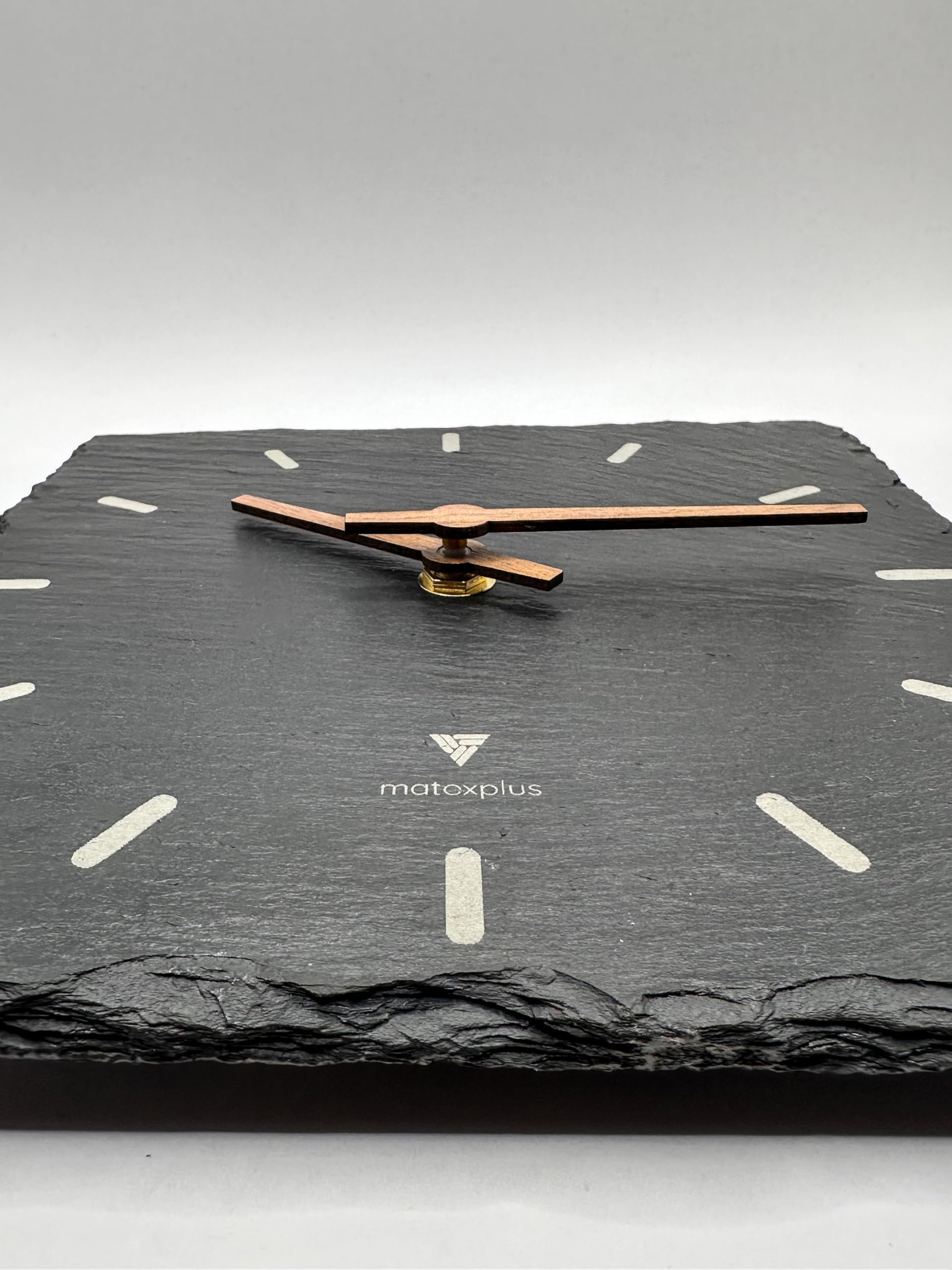 Reloj de pared de pizarra auténtica, silencioso y cuadrado, piedra natural, 20 x 20 cm, para salón y oficina (pizarra gris oscuro, manecillas de color madera)
