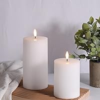 Vista 4 de Velas de pilar sin llama acanaladas blancas con control remoto, velas LED parpadeantes de cera que funcionan con pilas, juego de 2