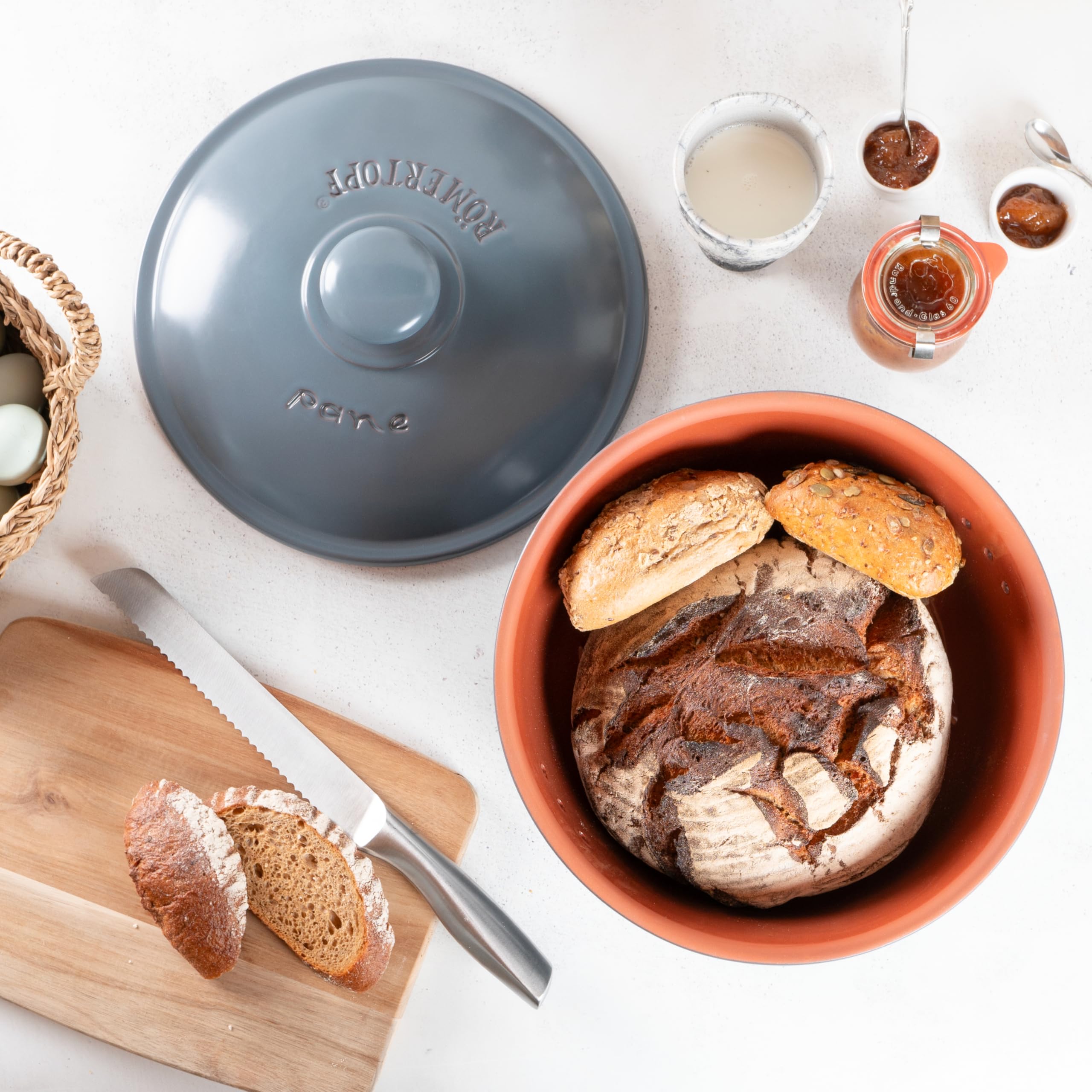 Römertopf Brottopf rund 4,5 L Brotkasten Keramik mit Deckel, Blau-Grau | Ø 30 cm, Platz für 1–2 Laibe oder viele Brötchen, atmungsaktive glasierte Keramik, spülmaschinengeeignet, seit 1967
