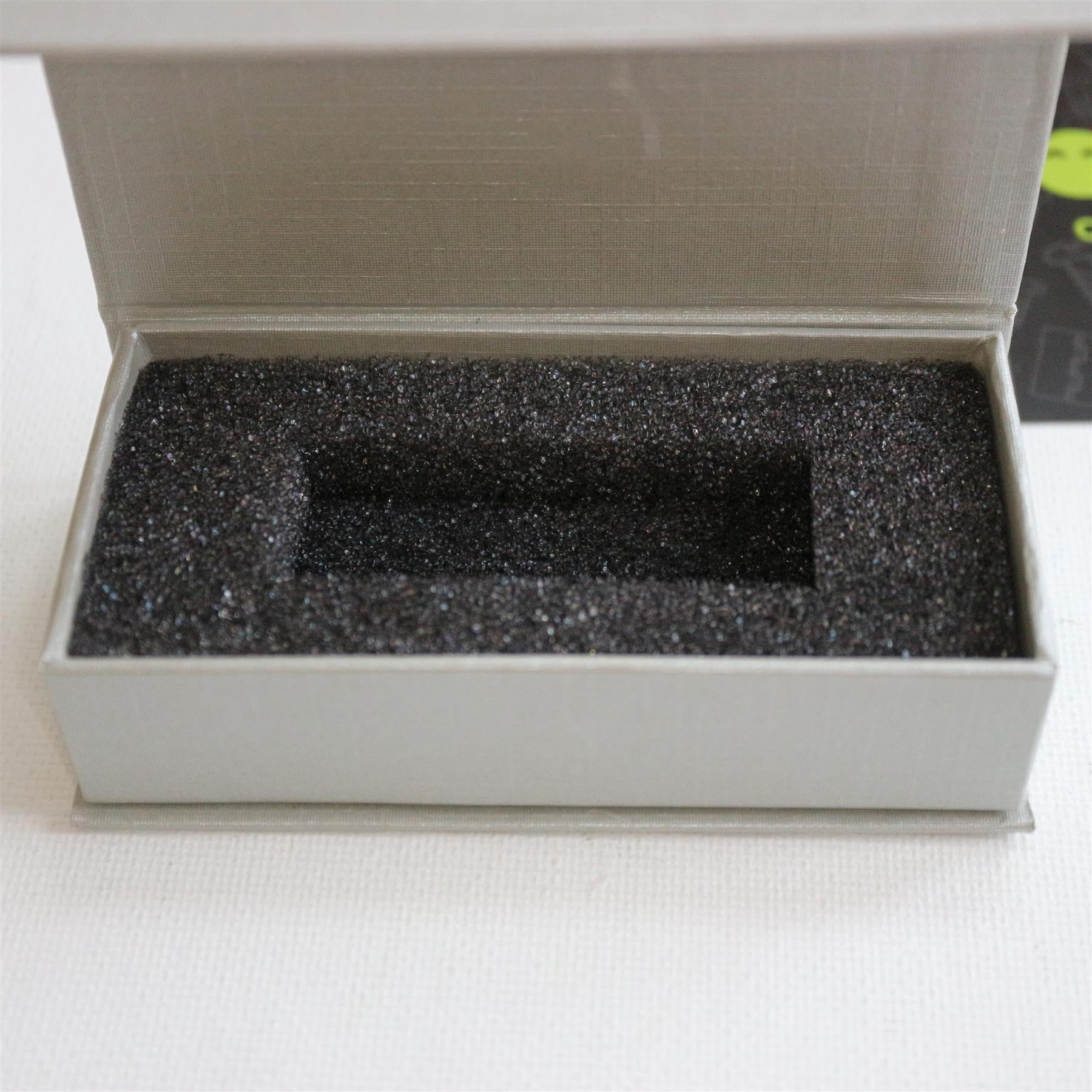 4x Grigio Argento Scatoletta Regalo Magnetica per USB da Presentazione - Scatoletta Regalo con Chiusura Magnetica. Include spuma, da usare con chiavette e drive rimovibili