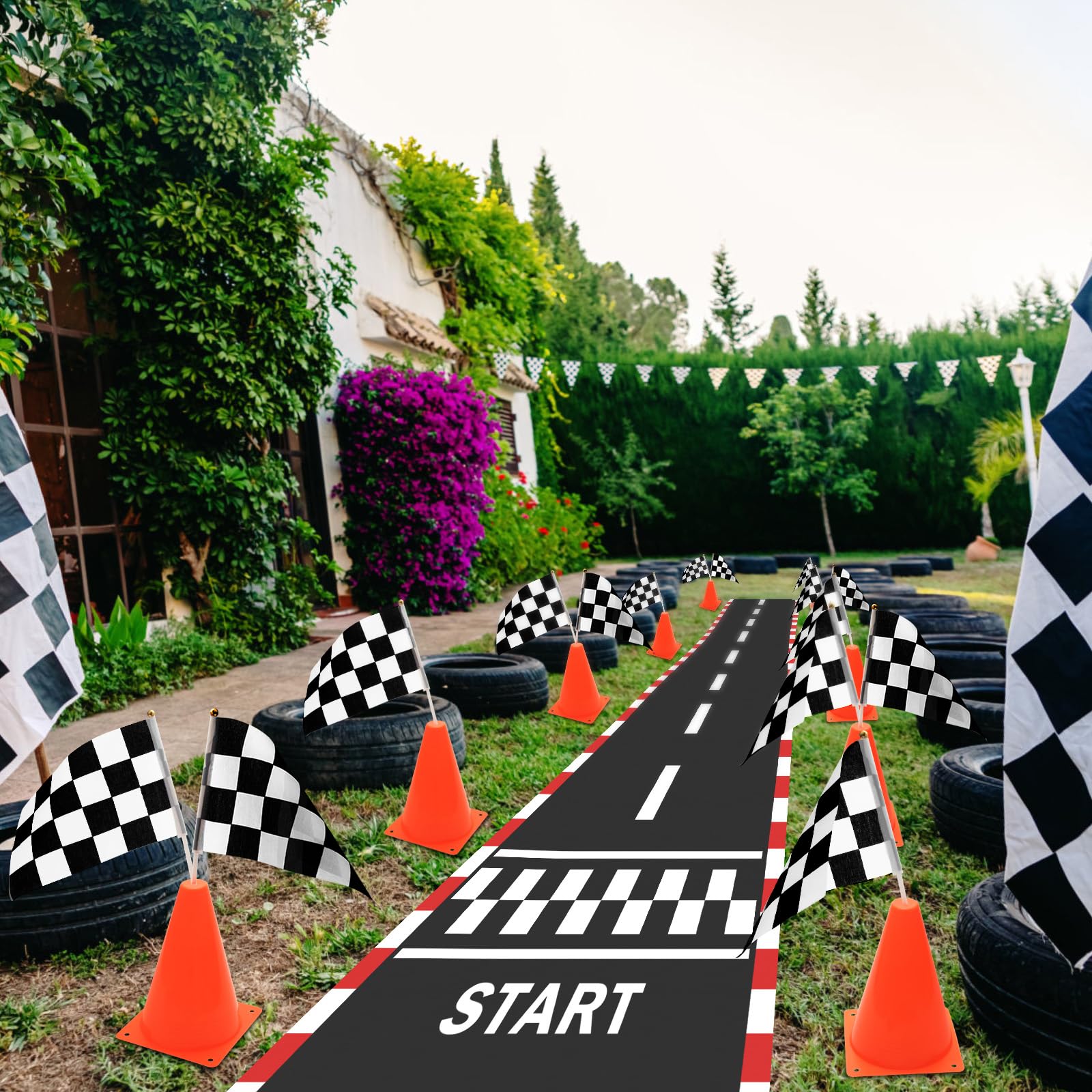 AHIER - Juego de 38 conos de tráfico y banderas a cuadros de carreras, 12 conos de tráfico de plástico con agujero, 24 banderas a cuadros con palos, corredor de piso de pista de carreras de 6.5 pies y