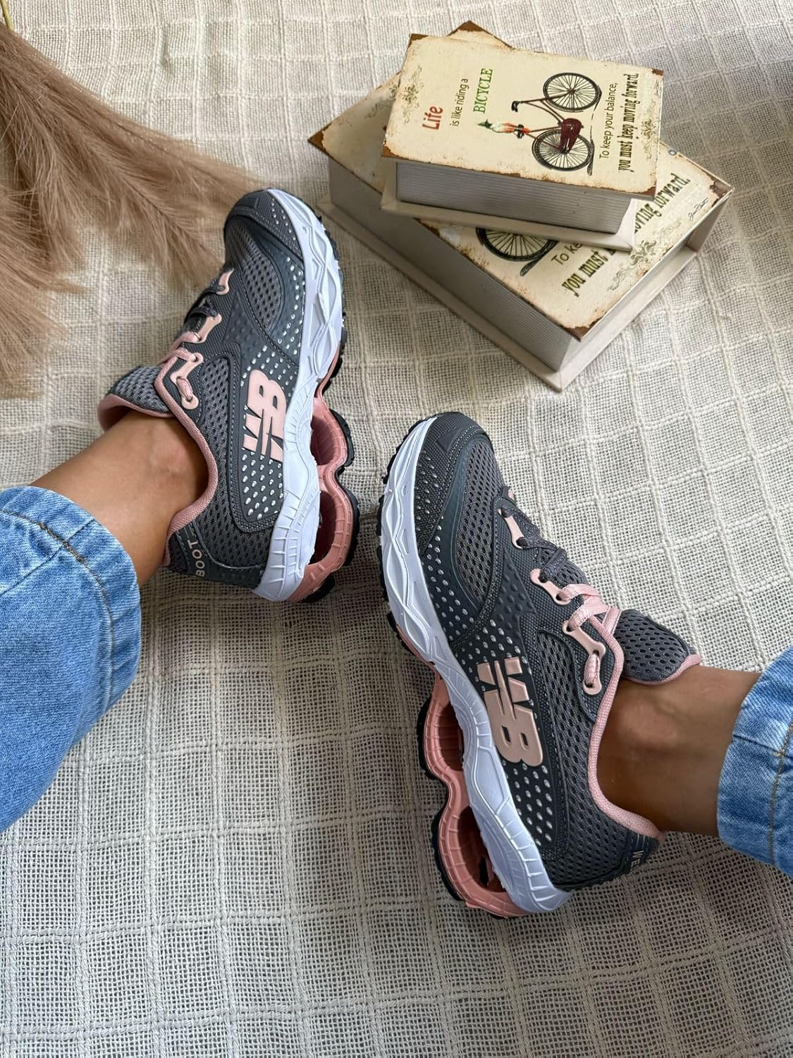 Tenis Feminino Confortavel Esportivo Corrida Academia em promoção! Veja a oferta e mais achadinhos de Tênis 9 Hoje é o melhor dia para comprar Tenis Feminino Confortavel Esportivo Corrida Academia com aquele preço maroto! Promoção! Aproveite a oferta! 9