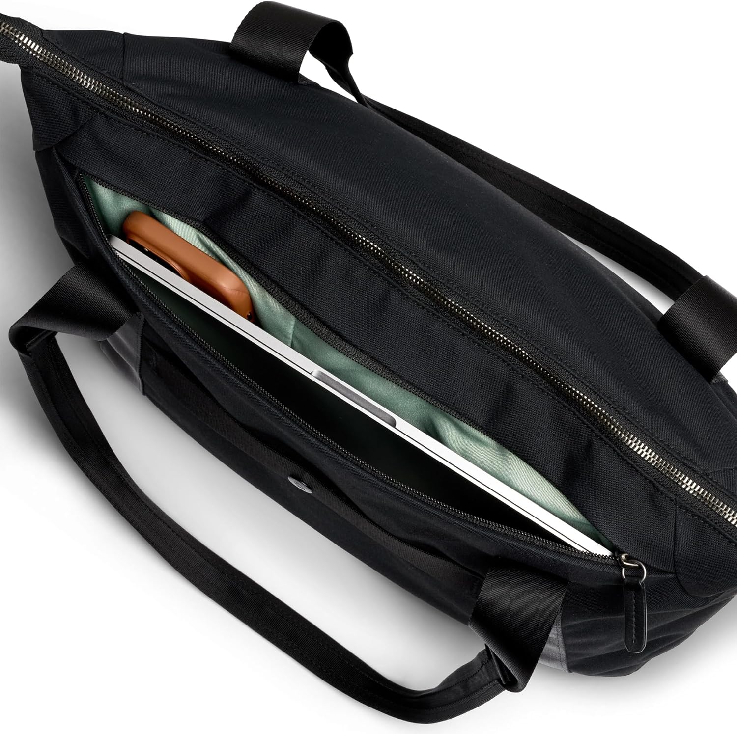 Bellroy Classic Getaway Bag (weekend travel tote bag with internal organization and rear laptop sleeve for a 15” laptop in a case) - Black - Image 4