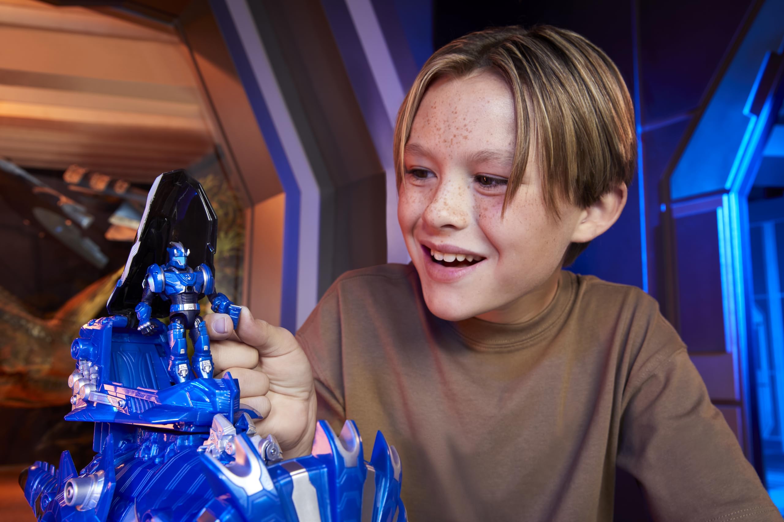 Armor-Up Triceratops dinosauro Cobalt - Action figure, 7 pezzi di armatura rimovibili con azione “morso” attivata dalla coda, adatto a bambini dai 6 anni in su