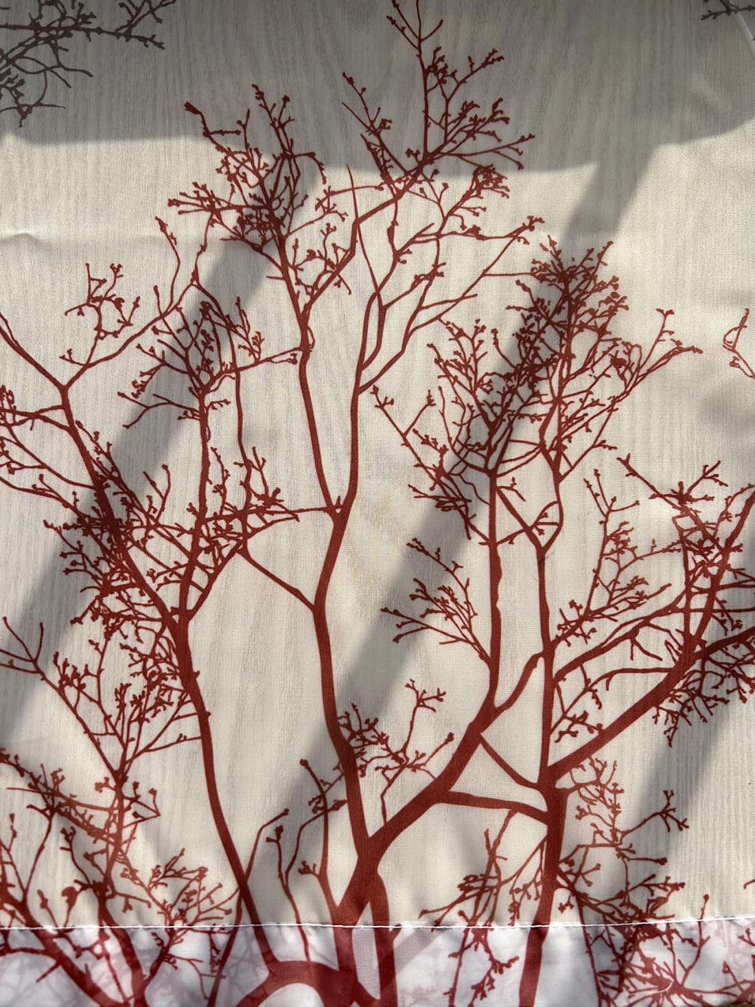 Devola Raffrollo Zweige Gardinen mit Druck Raffgardine Landhaus Rollos für Fenster Küchenvorhang Kurz Transparent Modern Fenstergardinen Wohnzimmer HxB 140x120cm Rot mit Klettband 1 Stück