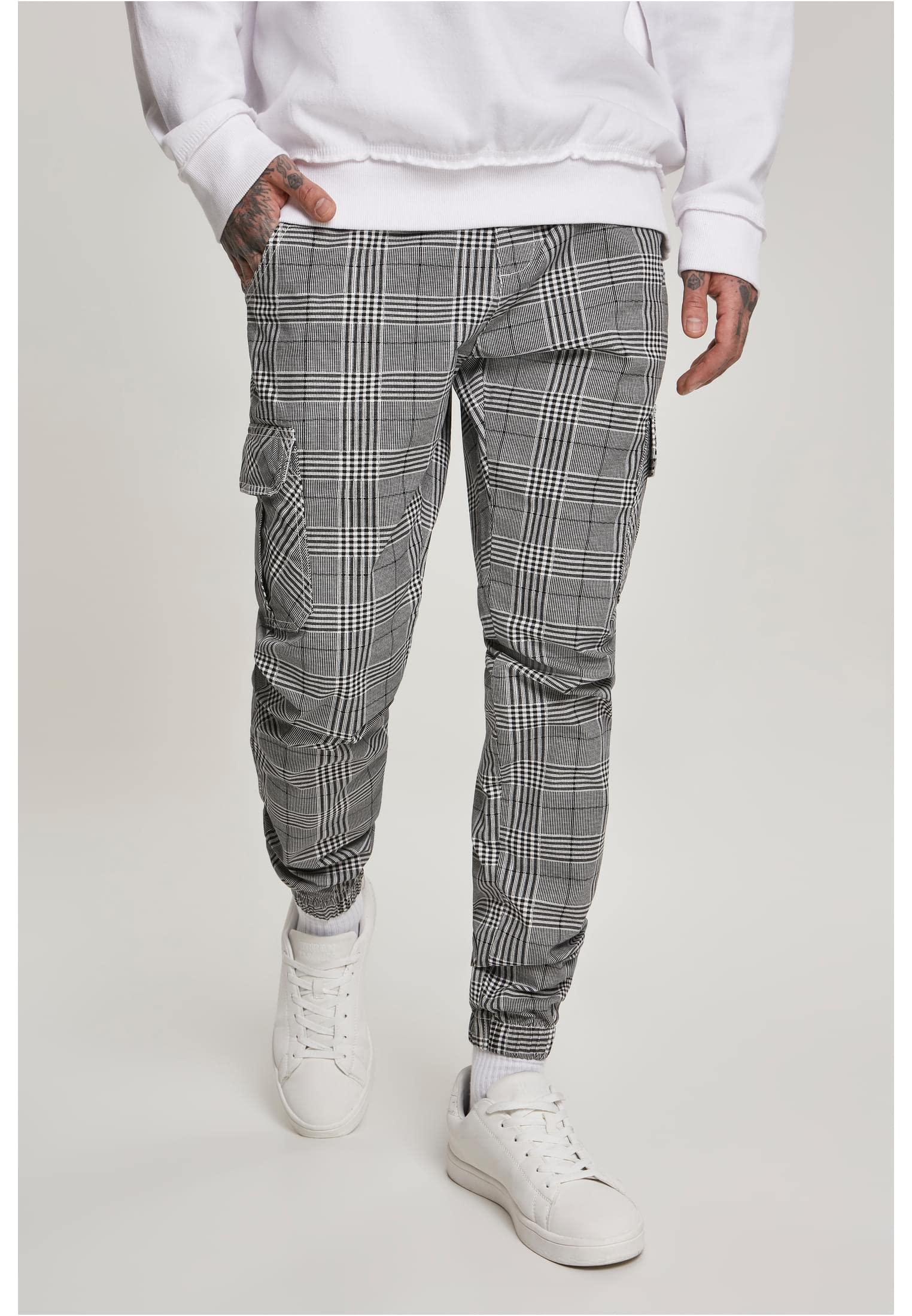 Urban Classics Pantalones cuadriculados para hombre, pantalones cargo con puños en los tobillos, grandes bolsillos laterales, disponibles en tallas de S a 5XL