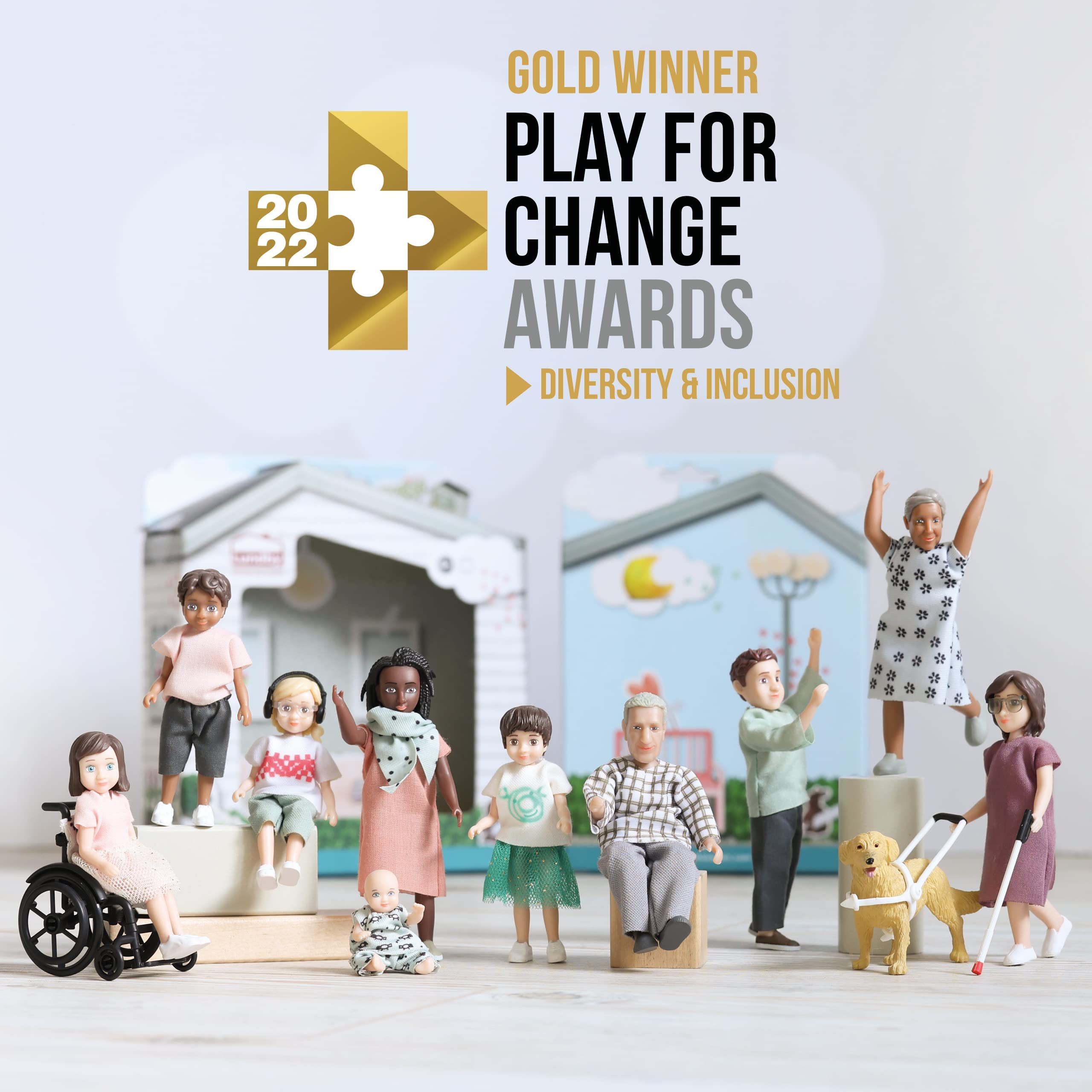 Lundby de la Gente de la casa de muñecas – Muñeca de Juguete Charlie Family Set de 5 – 2 Adultos + 3 Niños – Accesorios para de casa de muñecas – Mini muñecas de plástico para niños de 3 años – 1:18