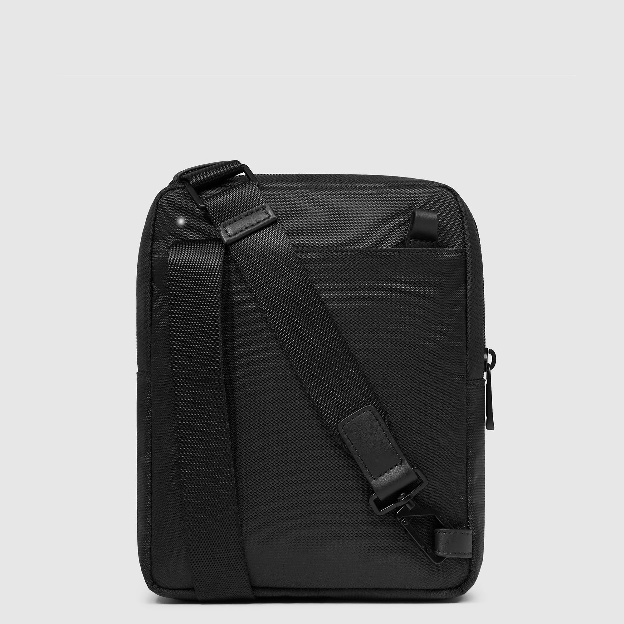 PIQUADRO Bolso porta iPad MINI de tela y piel, Negro, Talla única, Mini bolso | Correa extraíble, Compartimentos organizados, Dispositivos pequeños, Oficina y viajes de trabajo, Uso Diario