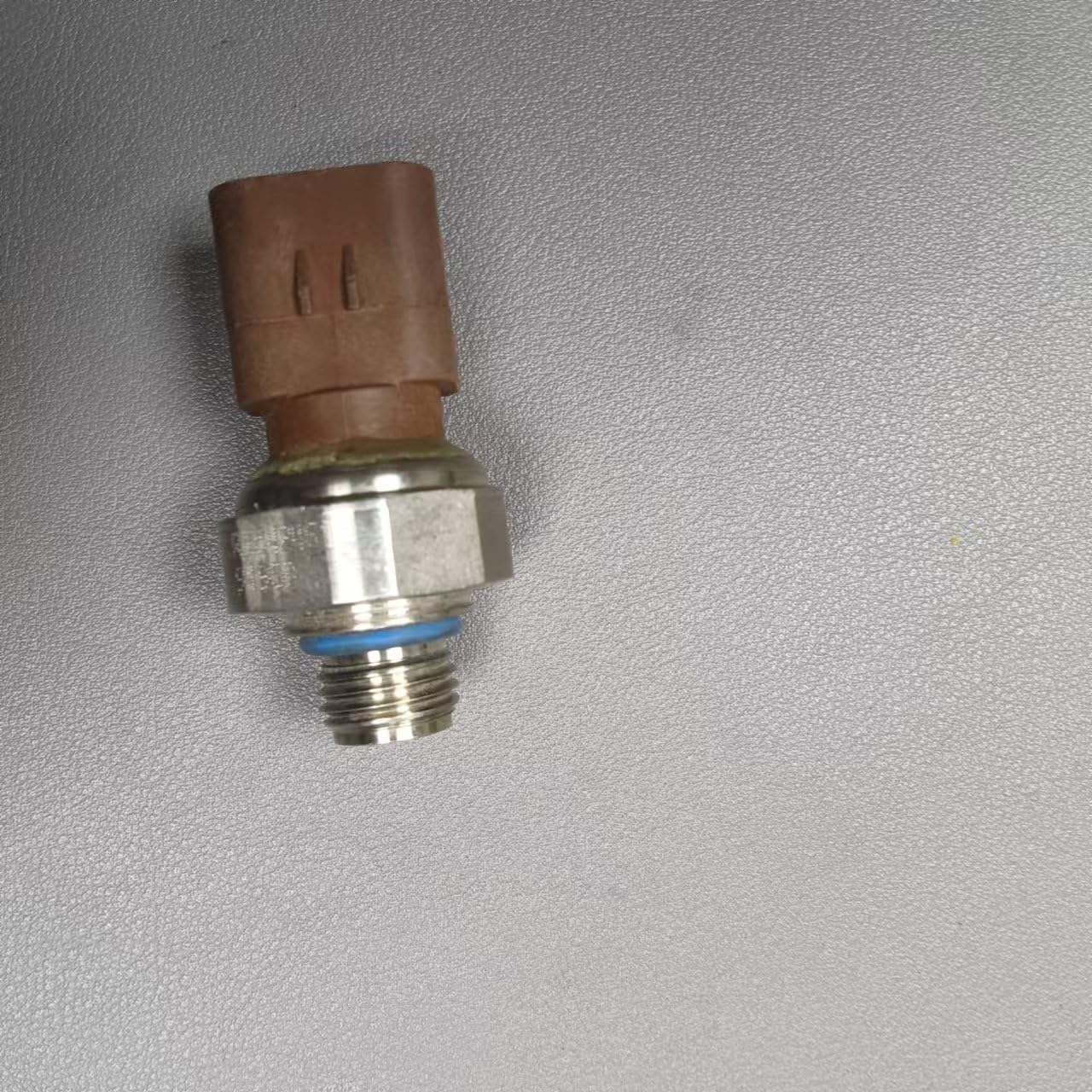 Capteur de pression de carburant du moteur(Fuel pressure sensor) RE542461