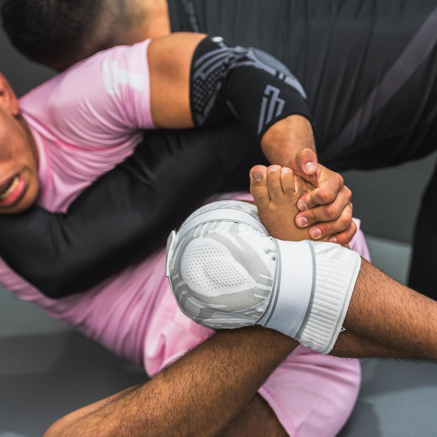 Tenace enace BJJ Knee Brace Grappling - Compression Knee Pad for Jiu Jitsu, MMA, Muay Thai, Wrestling, Judo - High Durability and Performance Unisex