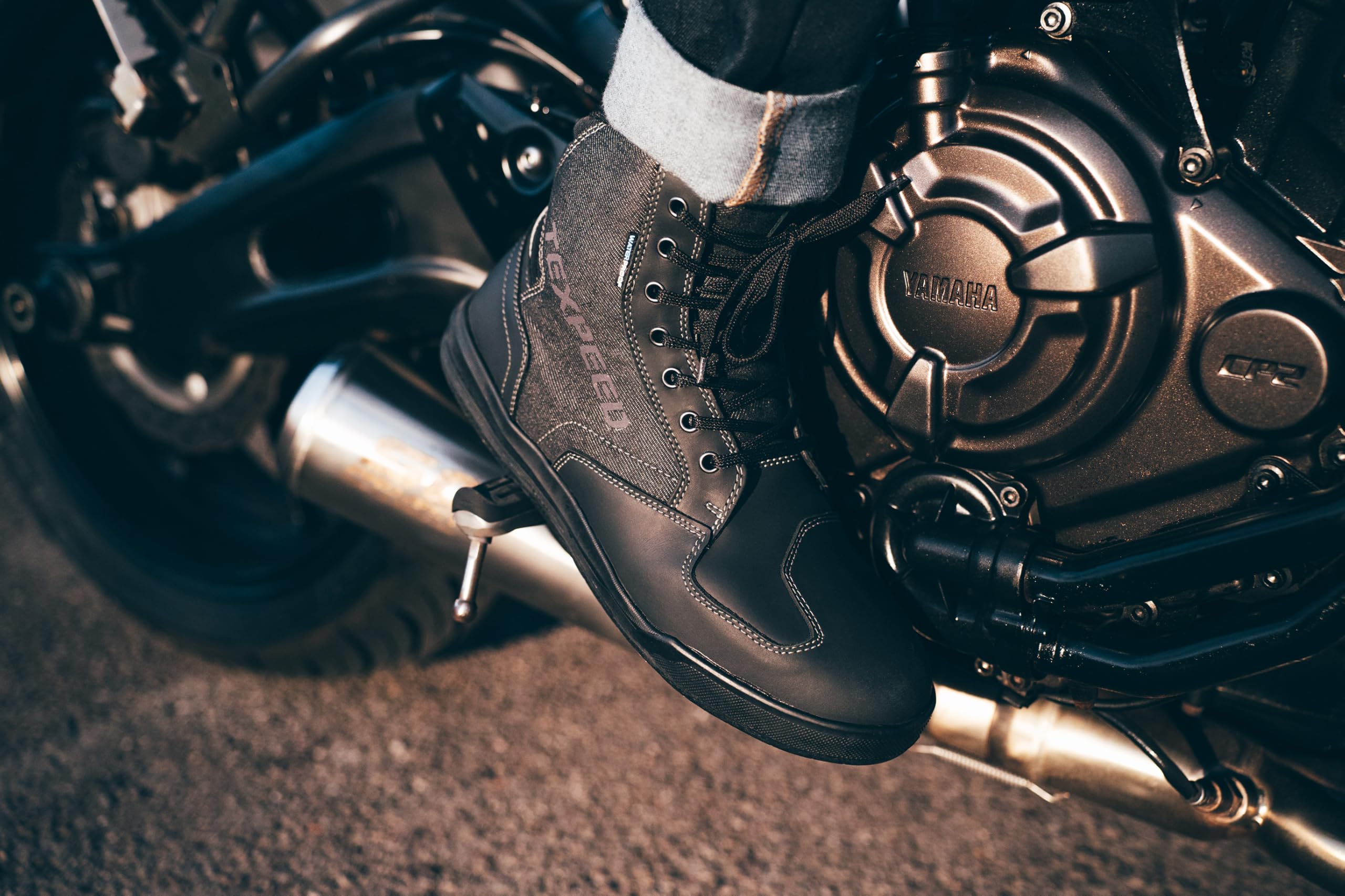 Texpeed Bottes De Moto Homme Cuir - Chaussures De moto Street Sneaker 100% Imperméables - Coupe courte Homologuées CE - Noir Denim - EU 43