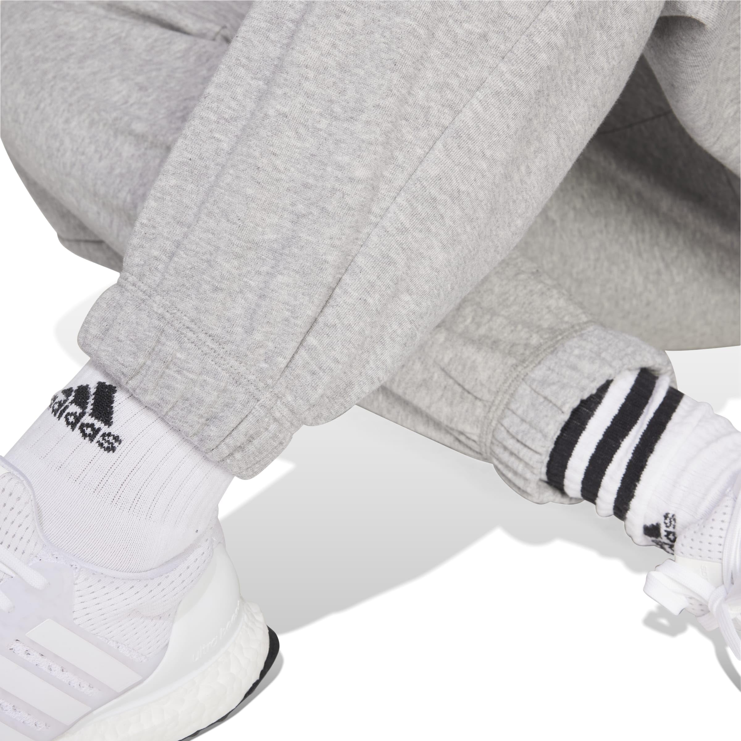adidas Essentials Linear French Terry Cuffed Pants - Spodnie golfowe Kobiety