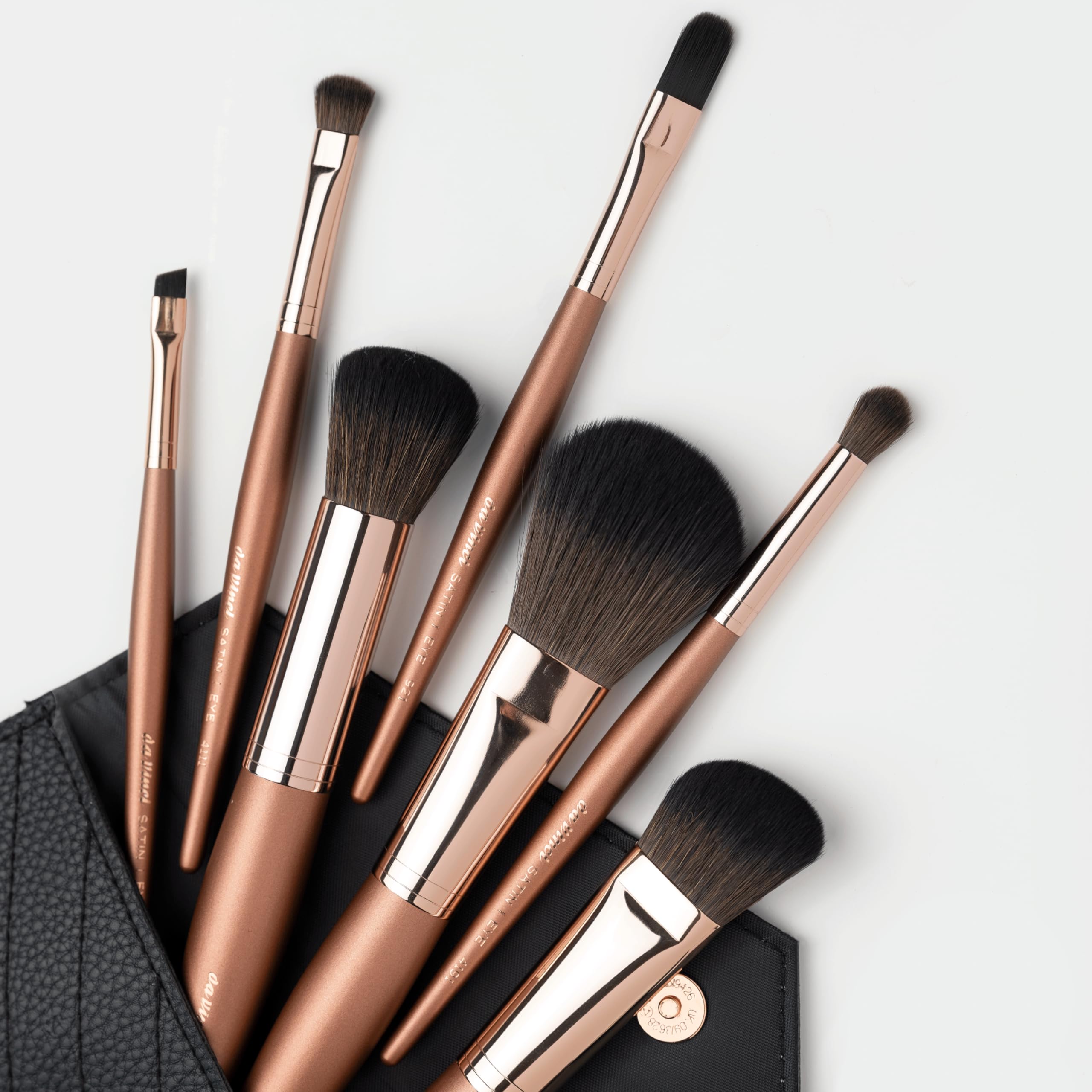 da Vinci, SATIN Foundation- & Stipplingpinsel, rund, vegan, Kunstfaser, für flüssige & cremige Foundation, Mineral- & Kompaktpuder, Holzgriff, Handmade in Germany