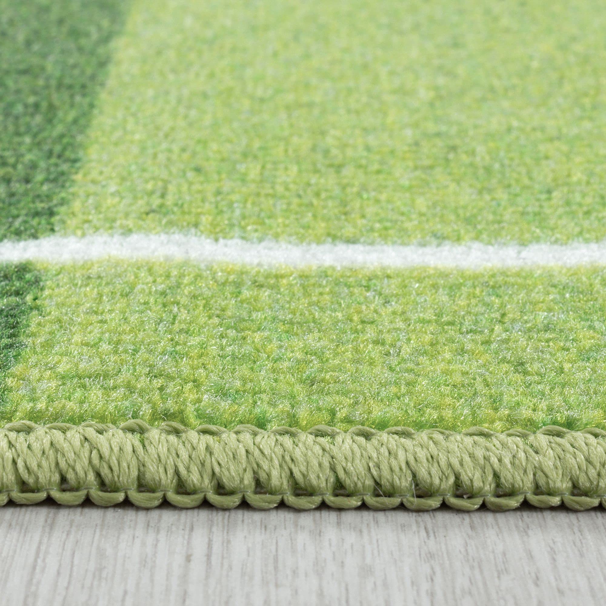 Carpetsale24 Kinderteppich Grün 140x200 cm Fußballstadion-Design Modern rutschfest Waschbar Pflegeleicht Extra Weich Antiallergen Babyteppich Kinderzimmer Jungen Mädchen