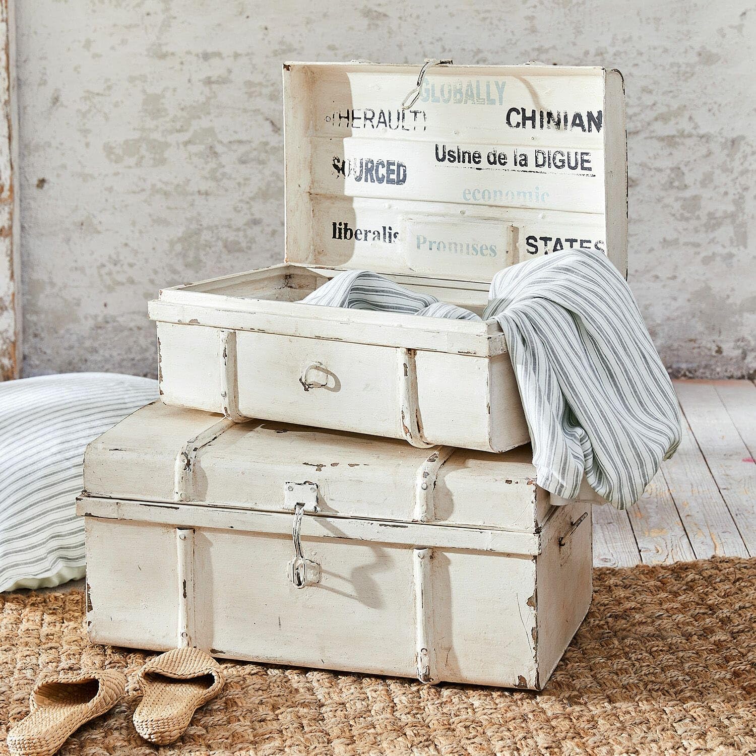 Loberon Riga Coppia di bauli - Design dei bauli antichi - Ferro con Finitura Anticata, Bianco Antico
