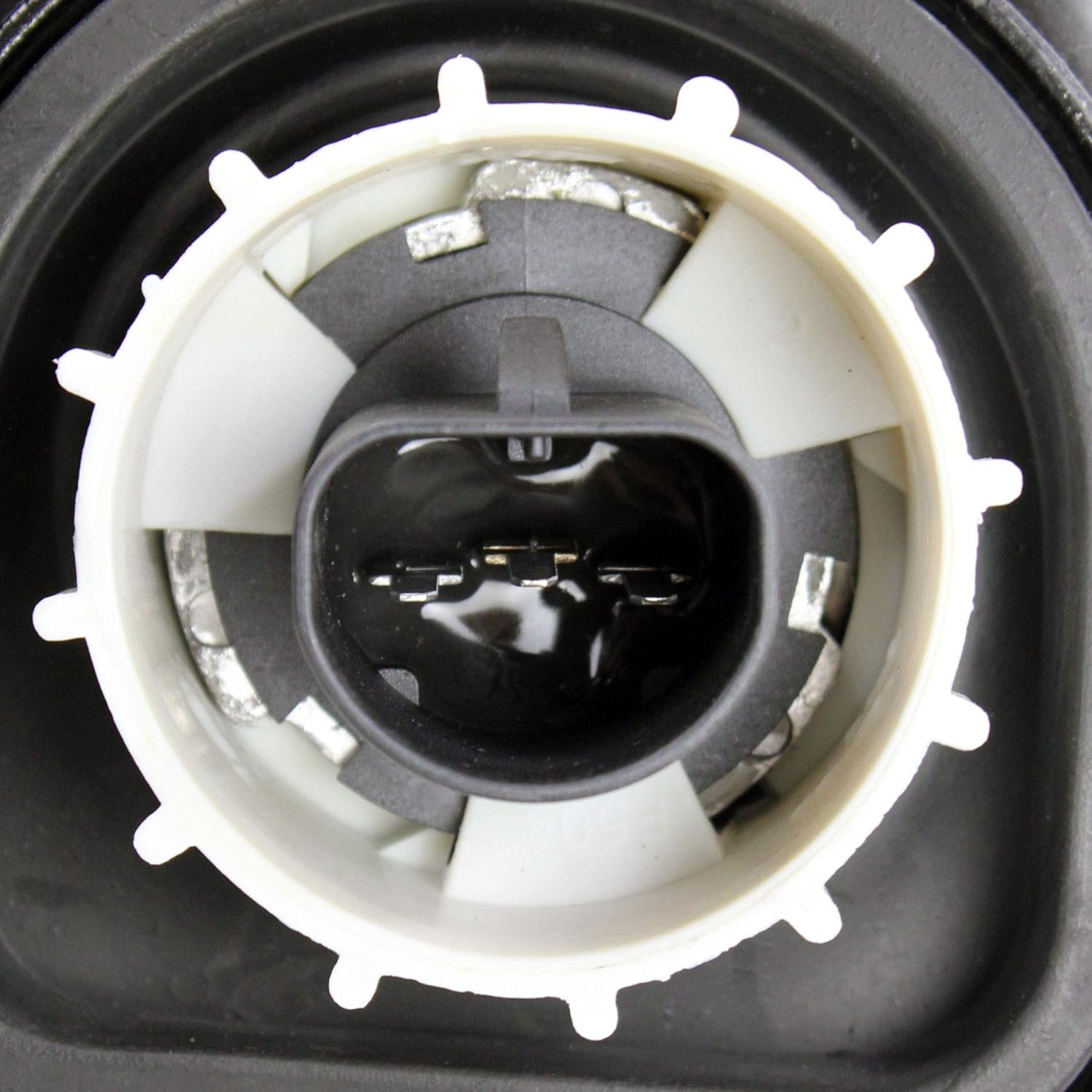 Garage-Pro Driver Side Headlight for Dodge Stratus 2001-2006 Halogen With bulb(s) 4-Door, Sedan Replaces# 4805821AD 4805821AA JCWC100102GP