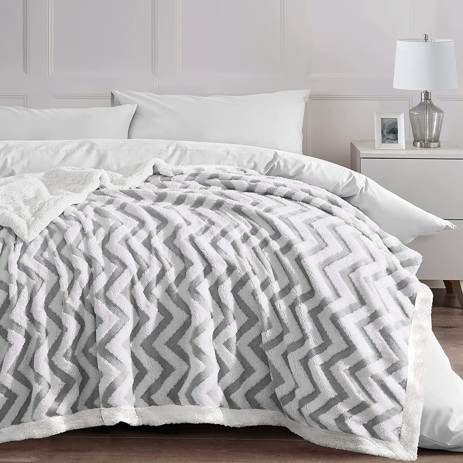 Night Zone Sherpa Fleece Blanket Throw Wavy Versatile Fluffy Soft Reversible Cozy Fleece Plush Blanket Warm Thick Winter Sofa Couch Throw All Season Blanket Throw (Grey, 150 x 200 cm)