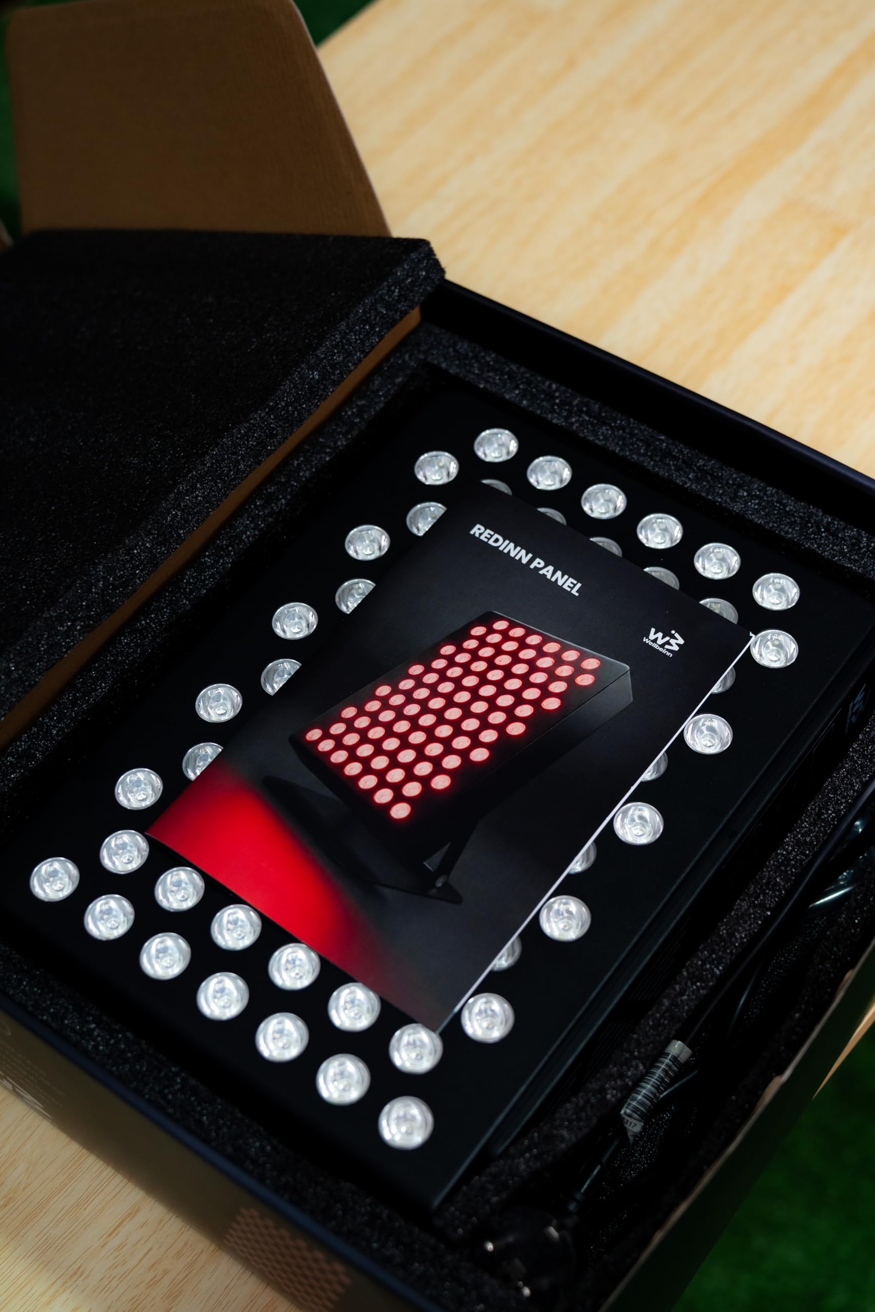 WELLBEINN Redinn Panel de Luz Roja e Infrarroja 660nm + 850nm | Panel LED para Bienestar y Cuidado Personal | Alta Intensidad | Uso Doméstico | Diseño Compacto