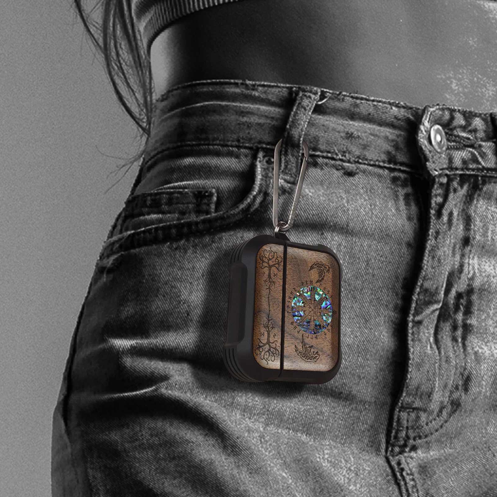 Carveit Etui kompatybilne z AirPods Pro 3 (2025), drewniany grawerunek i muszla, odporne na uderzenia twarde etui kompatybilne z Airpods Pro 3 (orzech, Yin Yang-Wolf)