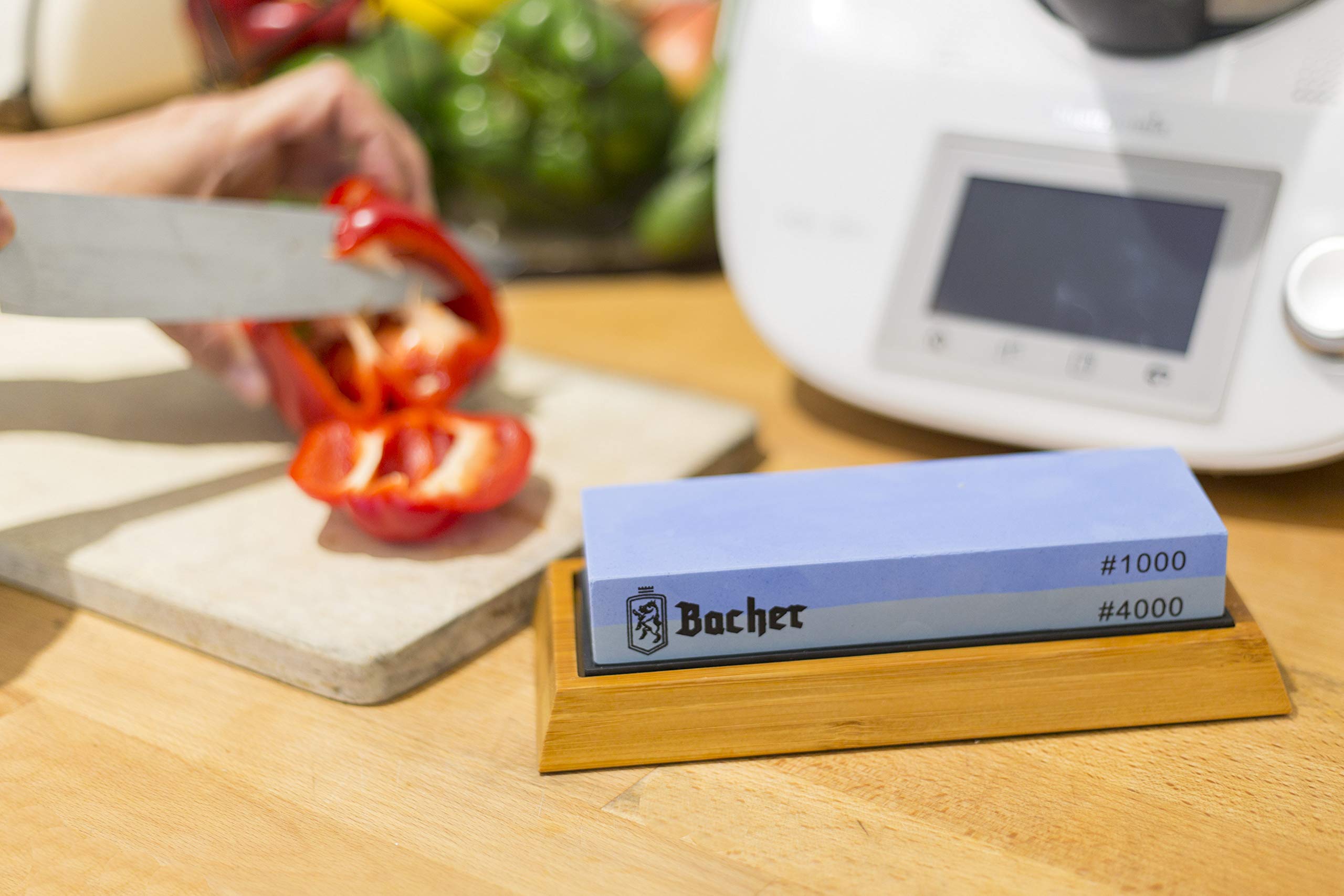 Pierre à Aiguiser Premium Bacher. Pierre à Affuter à Double Face, Grains 1000/4000 – Aiguiseur pour Couteaux avec Support en Bambou, Pierre Aplatissante et Guide électronique Détaillé